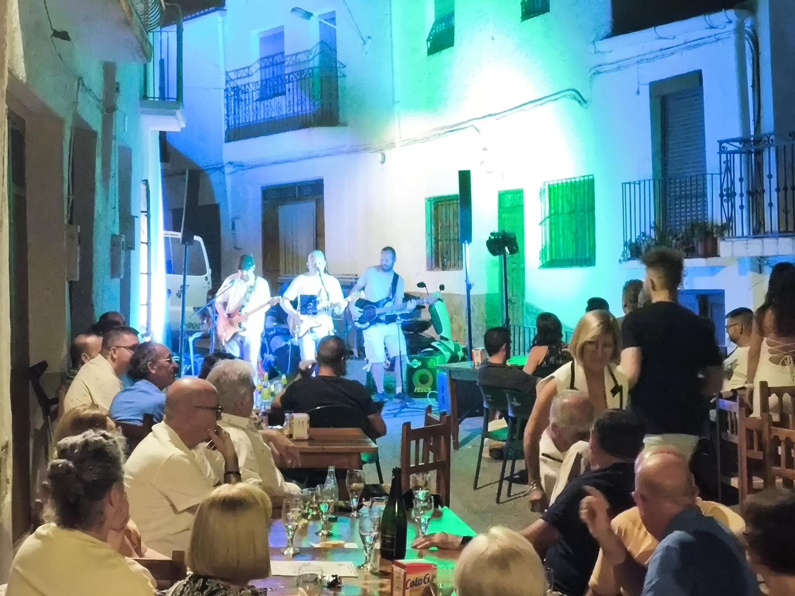 Una de las actuaciones musicales en los rincones de Ohanes.