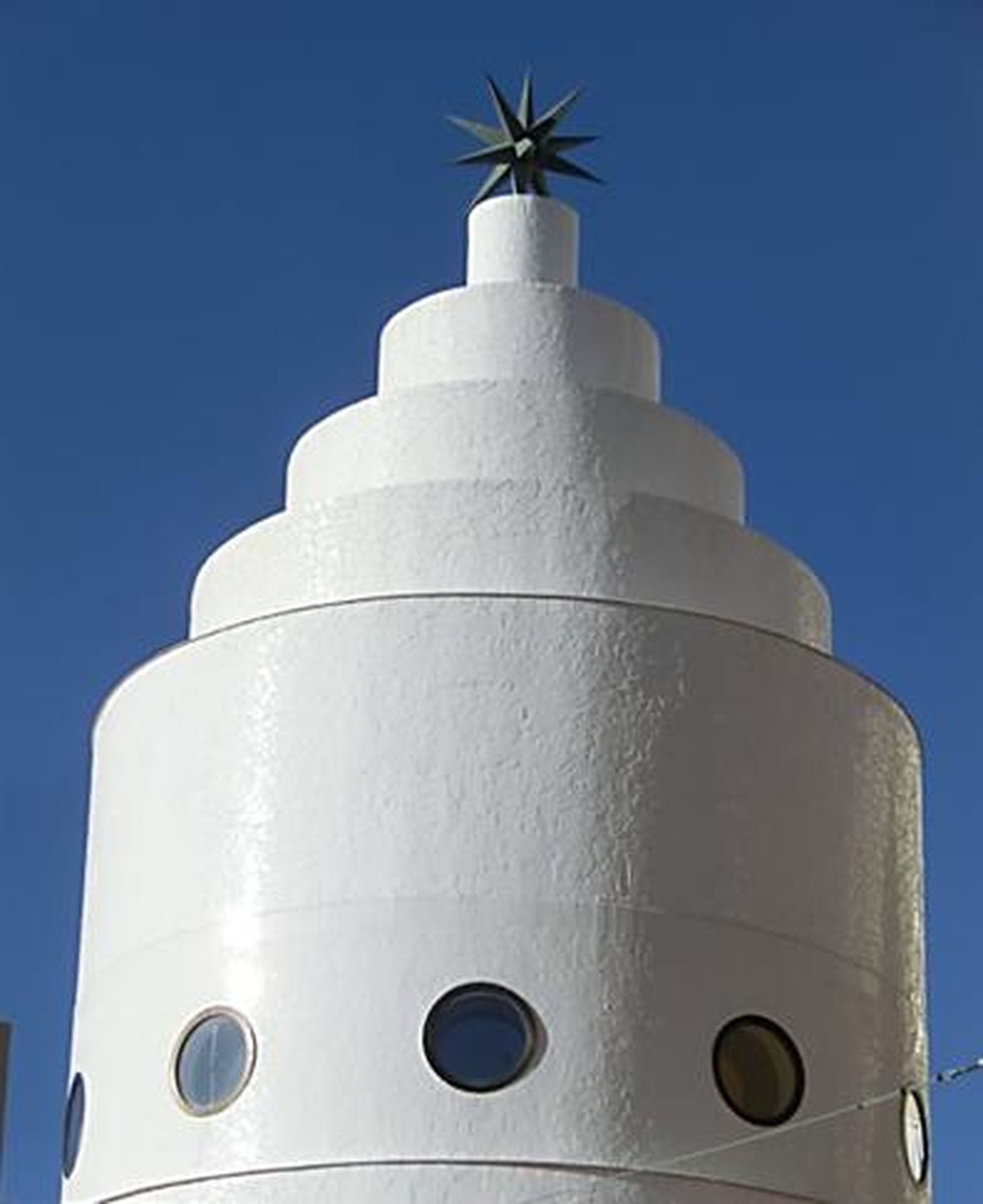 “Cúpula” del edificio Pérez Villalta