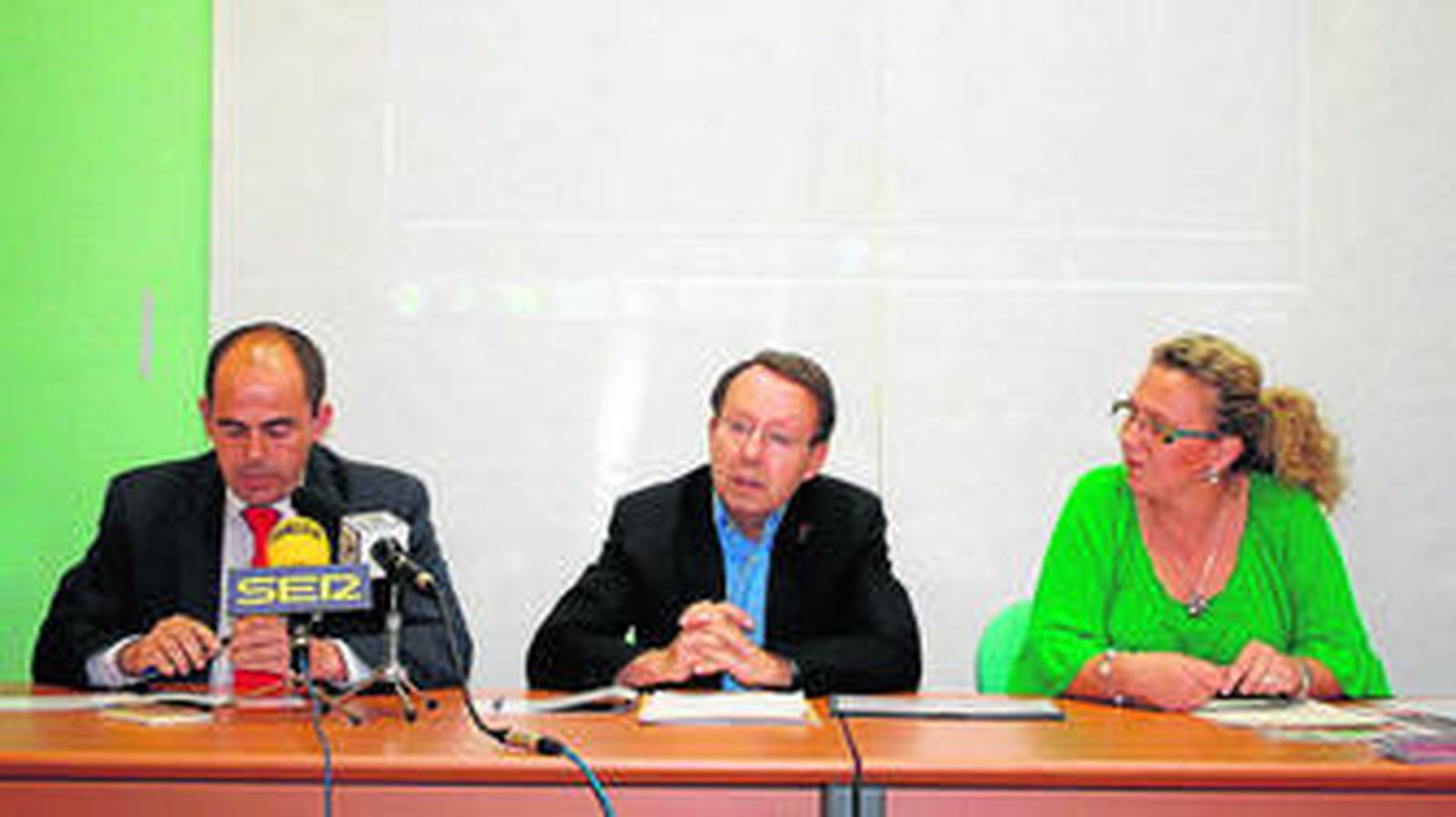 Jesús Muñoz, José Luis Bergillos y María del Mar Morales durante la rueda de prensa.