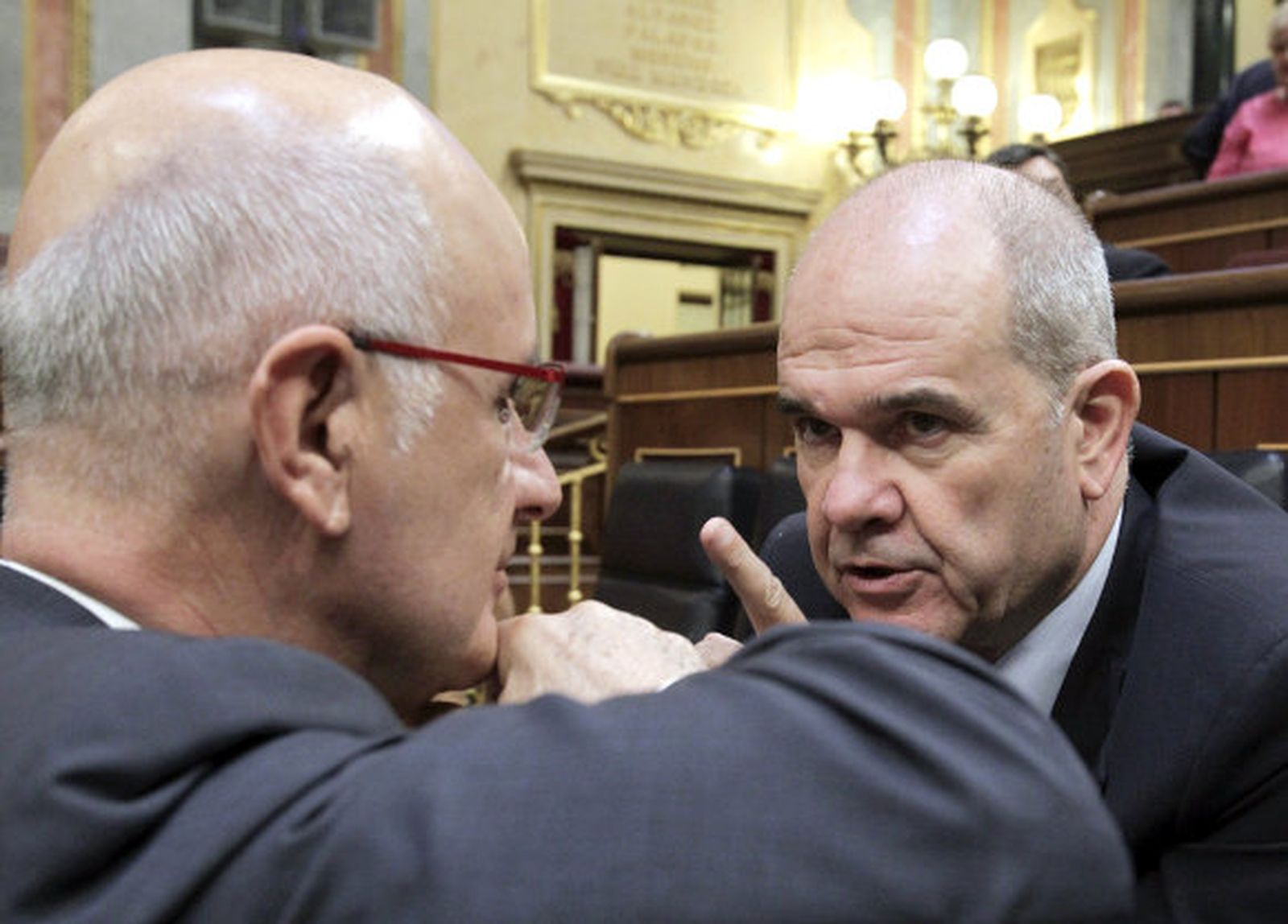 Durán critica el "malgasto" de Andalucía en "becas de 400 euros para los 'ni-nis"