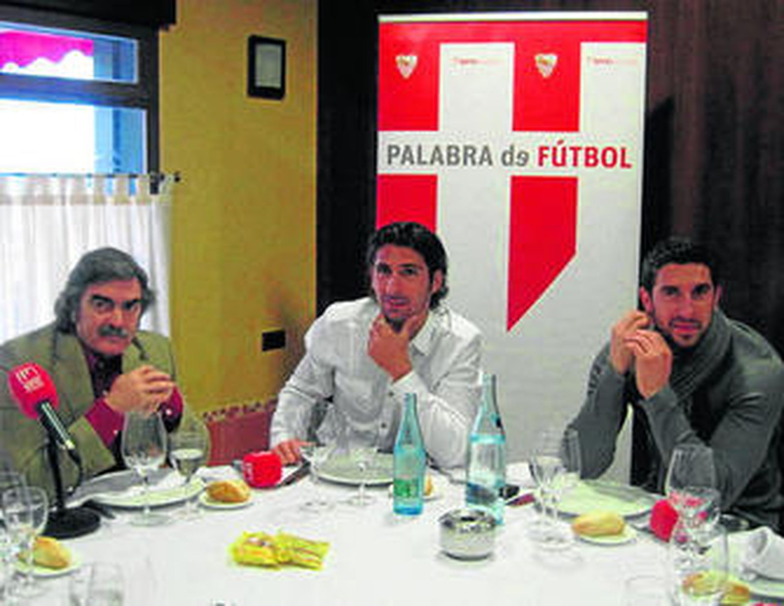 Antonio Oliver, Escudé y Dragutinovic, en la tertulia de la radio oficial.