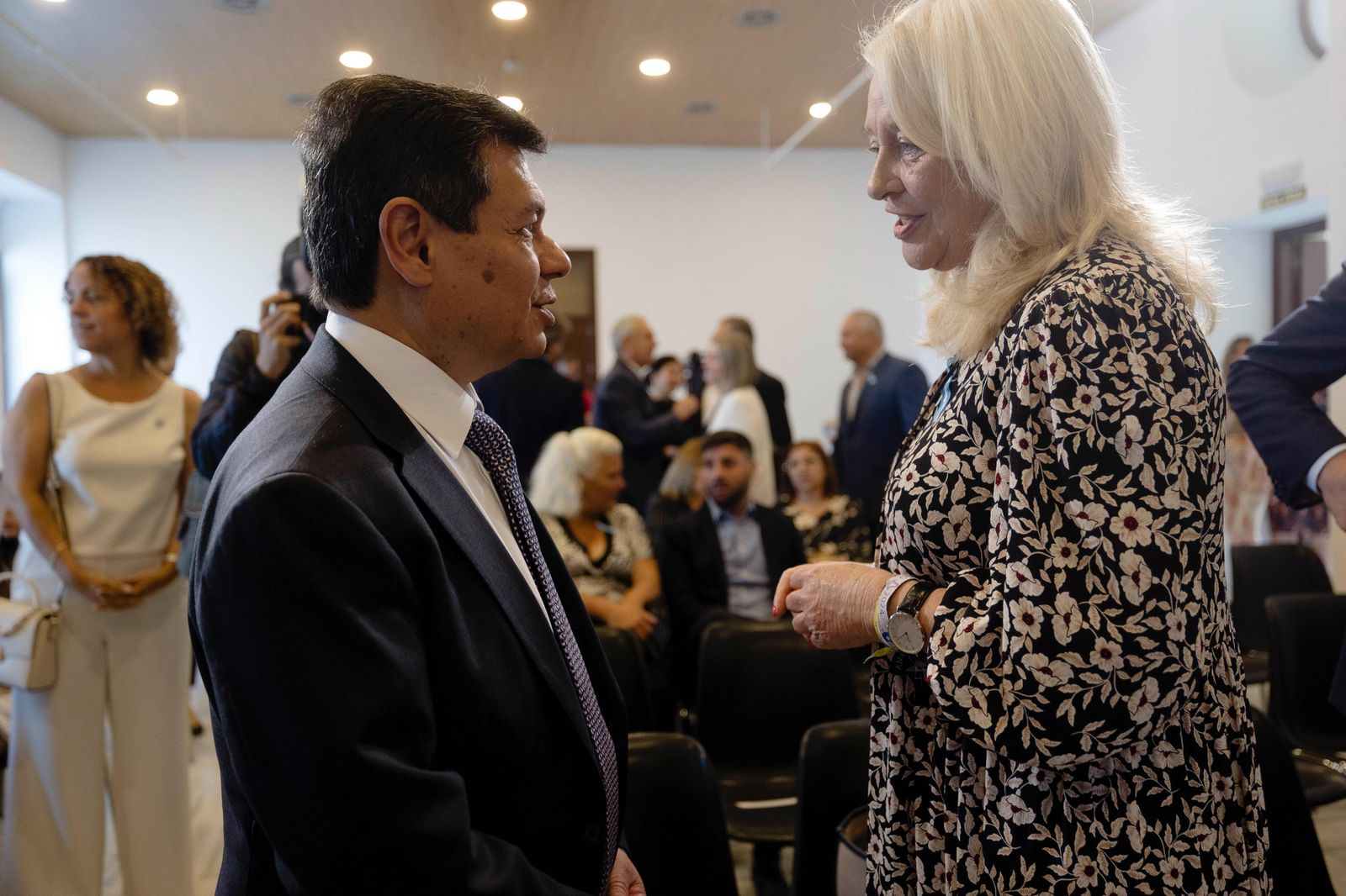 La delegada del Gobierno andaluz en Cádiz, Mercedes Colombo, con el cónsul de la República Argentina, Sergio Leonardo Servín.