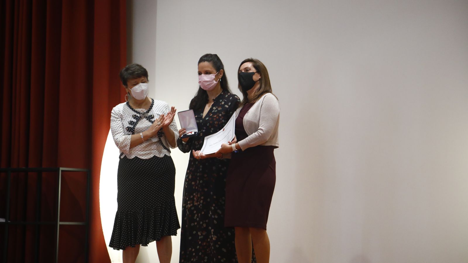 Entrega de la Medalla de Plata al Mérito Social Penitenciario a María José Barrios.