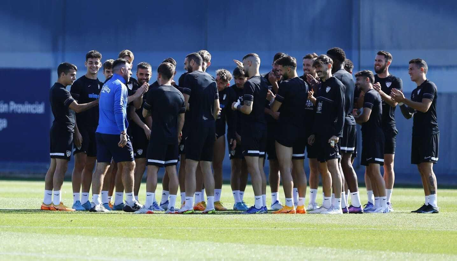 Pablo Guede y sus jugadores, ayer.