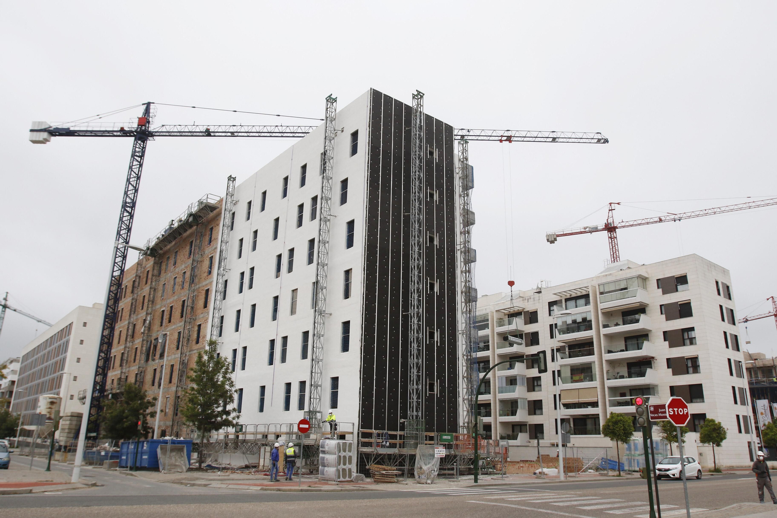 Las fotos del reparto masivo de mascarillas y la vuelta al trabajo en algunos sectores en Córdoba