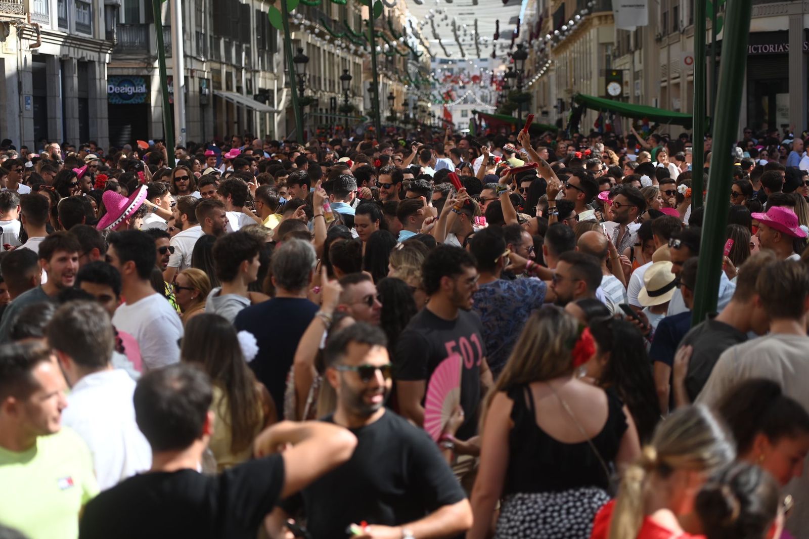 Calles abarrotadas en la Feria del centro de Malaga
