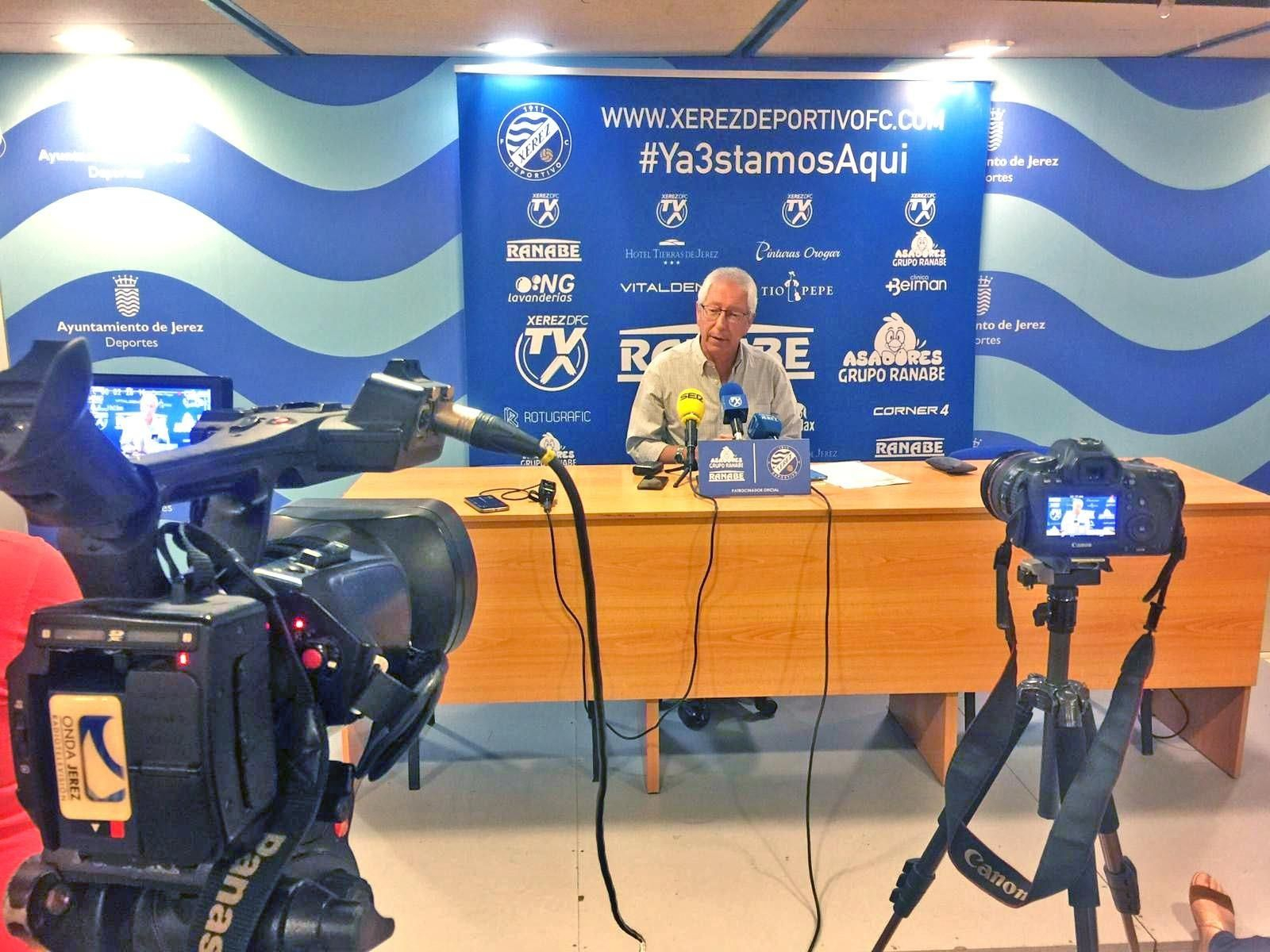 Rafael Coca, presidente azulino, defiende la gestión económica de su directiva. Rafael Coca, presidente azulino, defiende la gestión económica de su directiva.