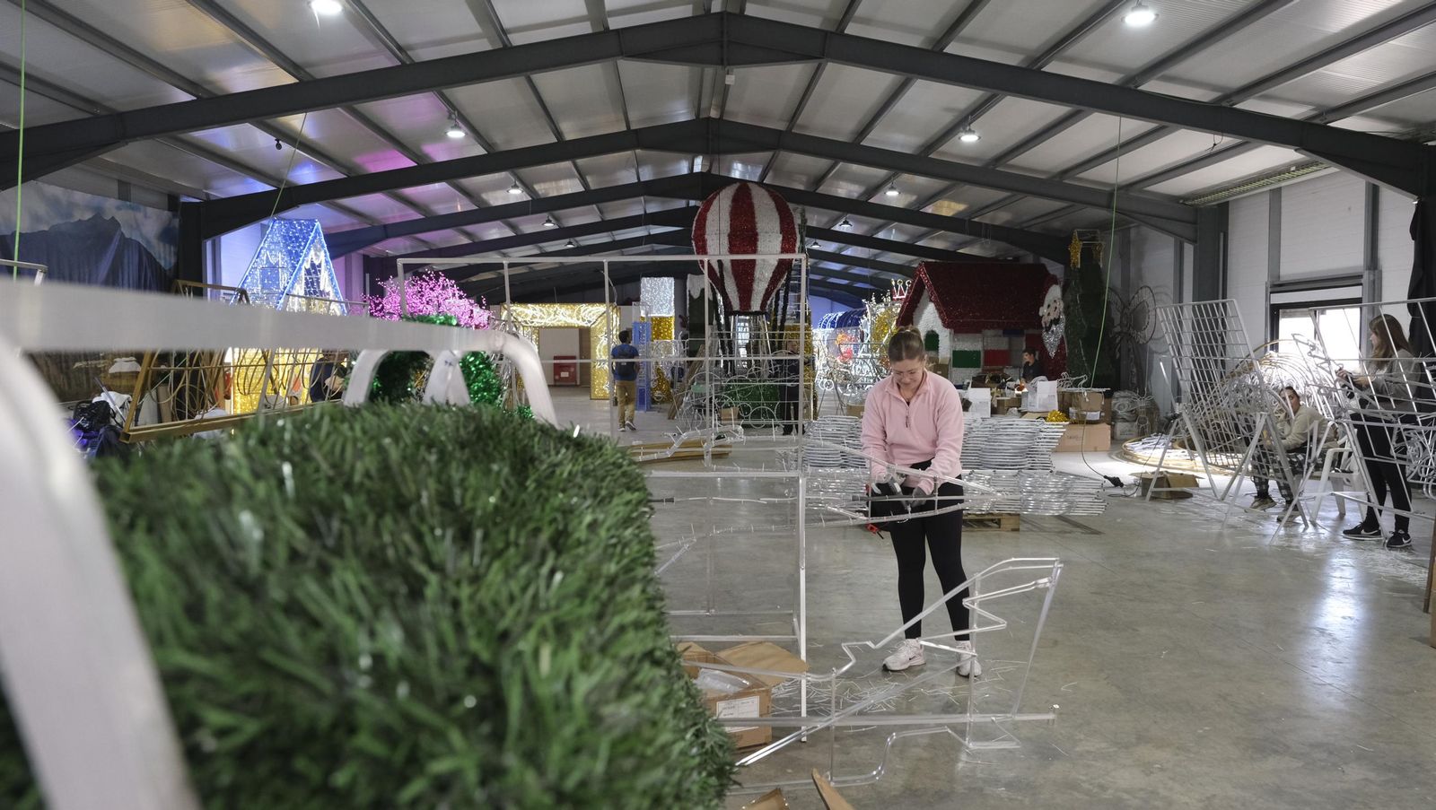 Desde Huécija a todo el mundo, Deconature, alegra la navidad con sus luces, en imágenes