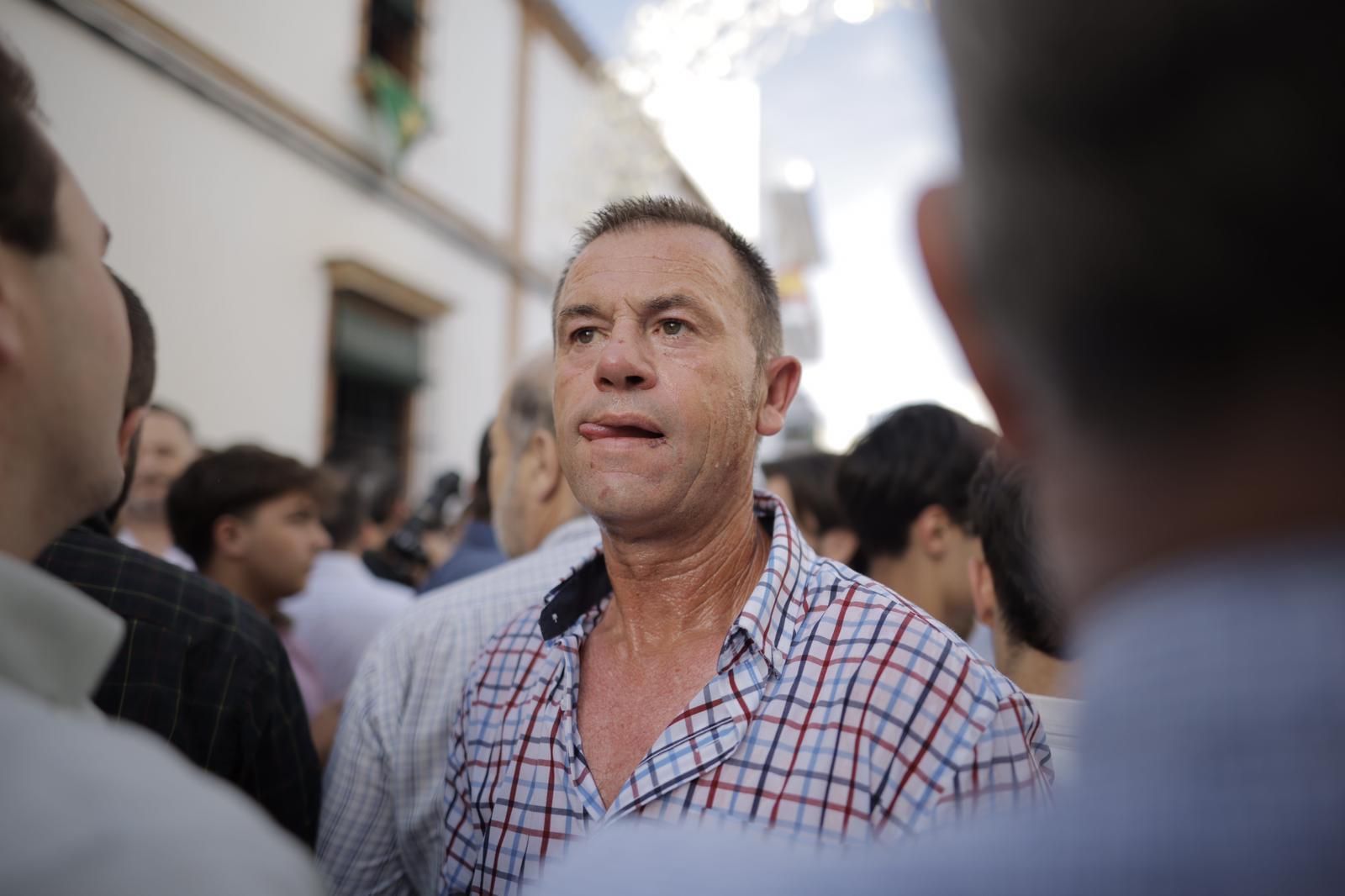 La Virgen del Rocío avanza por las calles de Almonte, en imágenes