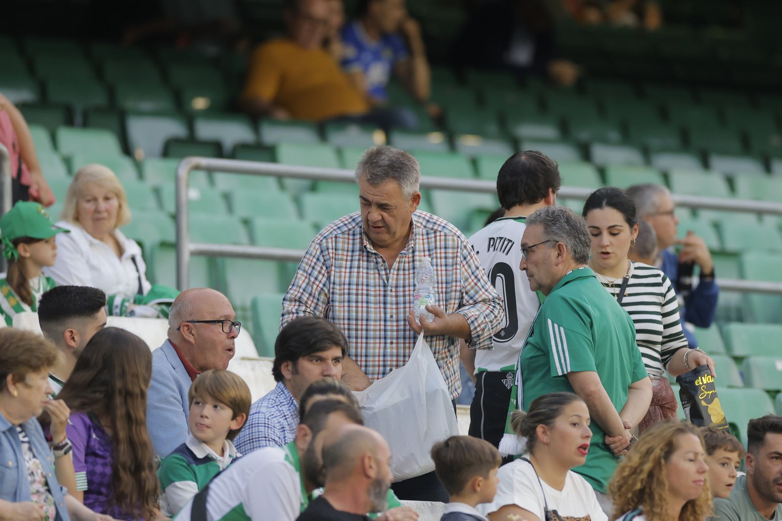 Búscate en las fotos de Betis-Getafe