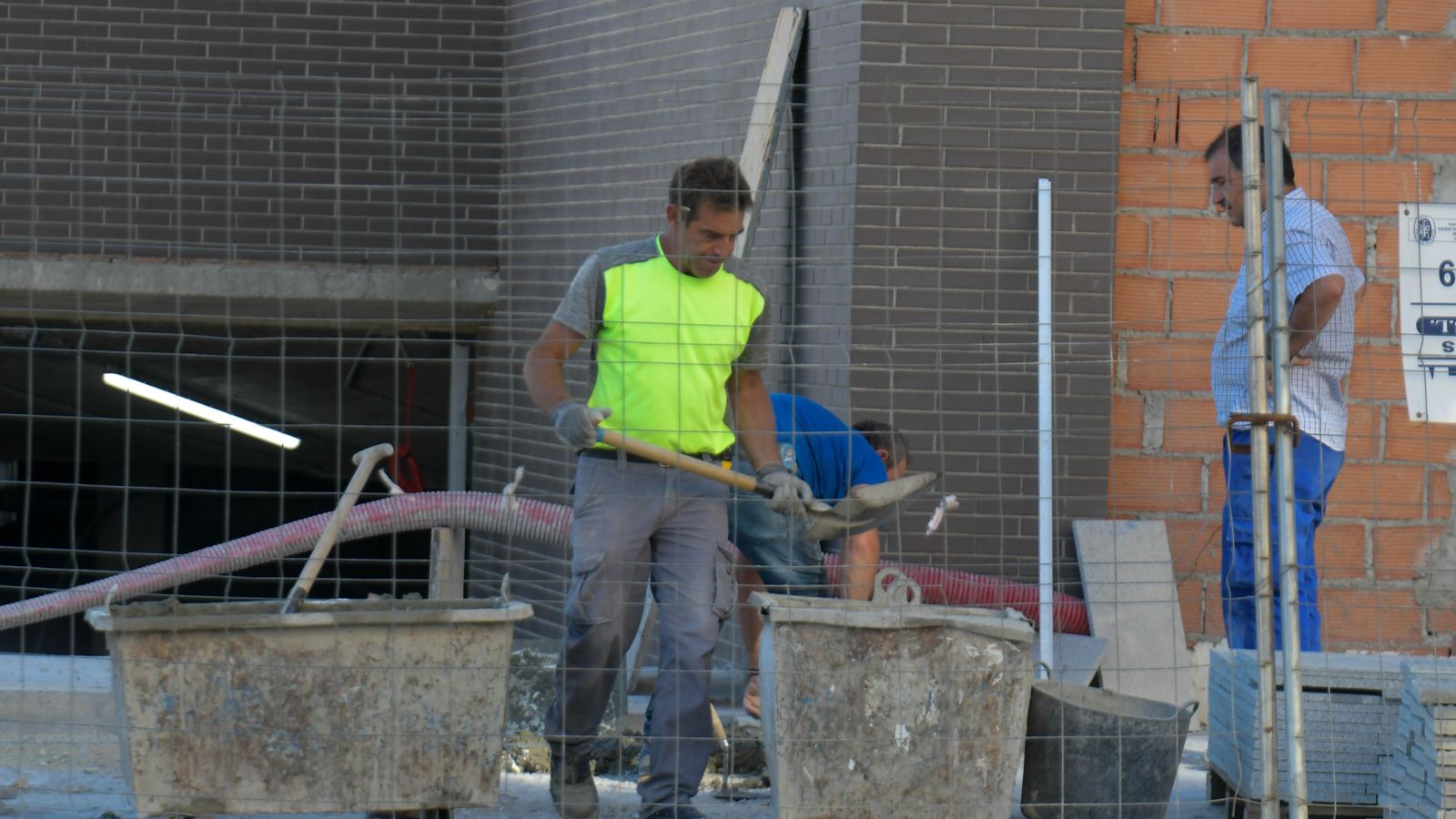 Albañiles ayer en Granada