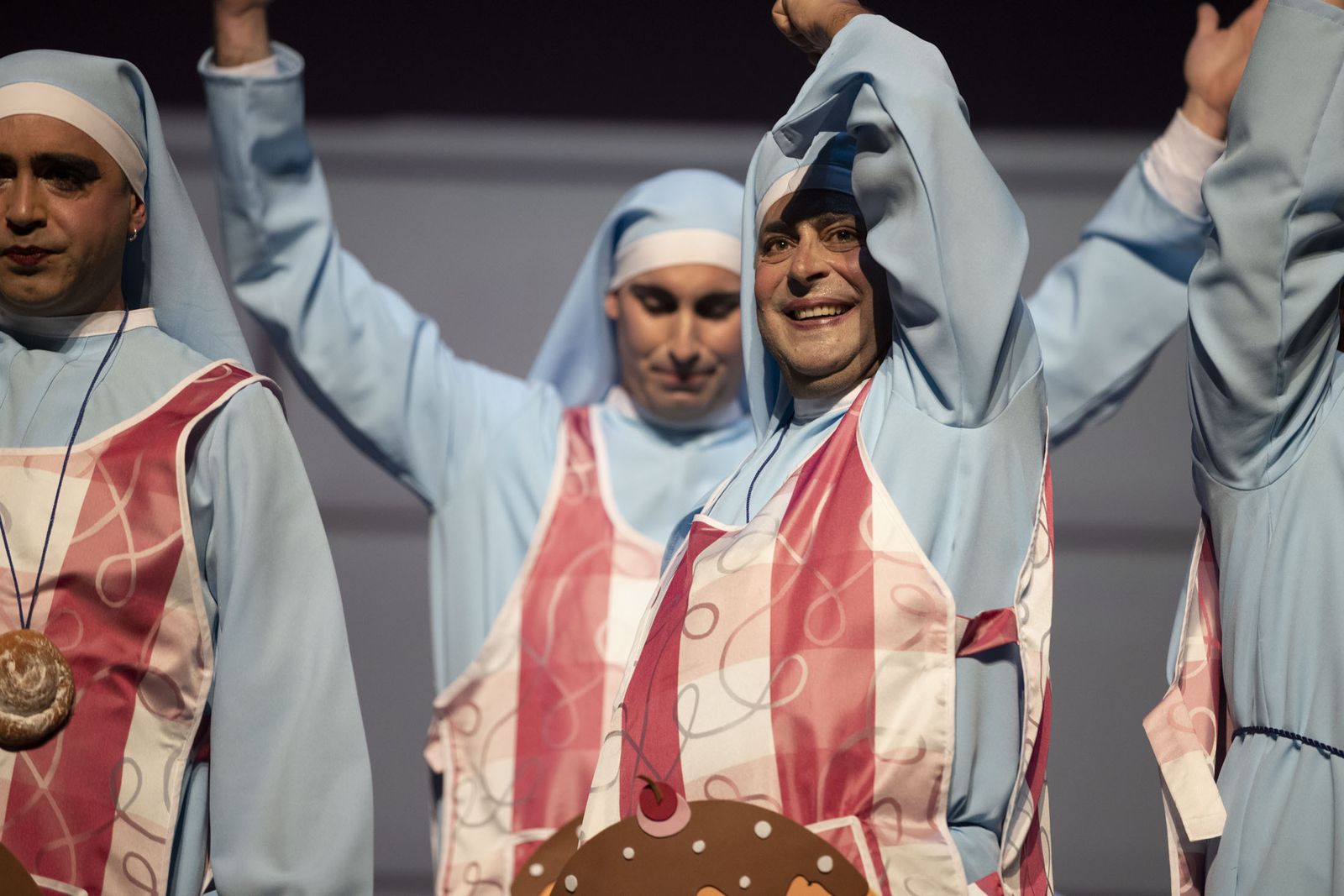 Imágenes de la actuación de la murga de Isla Cristina 'Las monjas 30 años de tradición' en el Carnaval Colombino