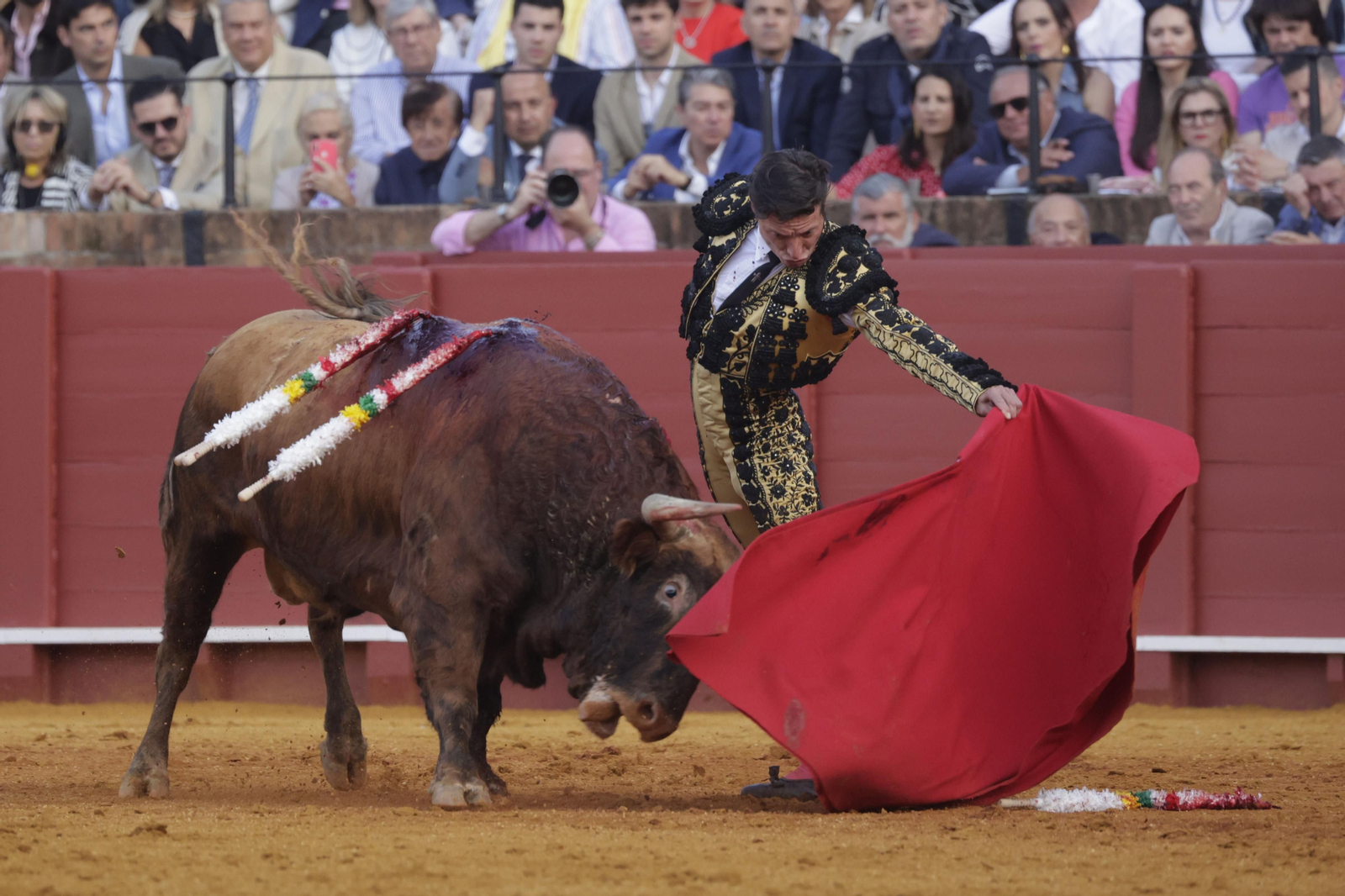 Las imágenes de la quinta corrida de abono en la Maestranza de Sevilla
