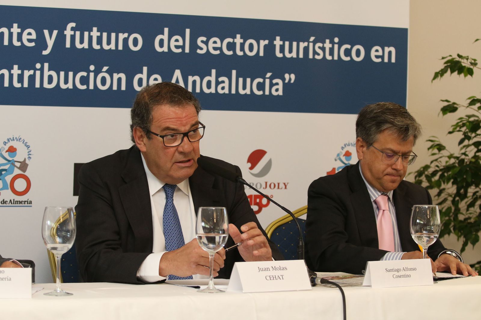 Las imágenes del Foro con el presidente de CEHAT