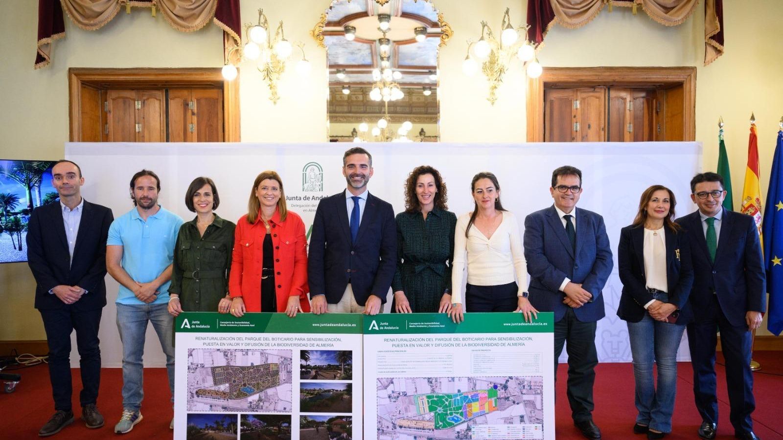 Fernández-Pacheco con la alcaldesa y la delegada del Gobierno andaluz, con representantes políticos y de la UAL