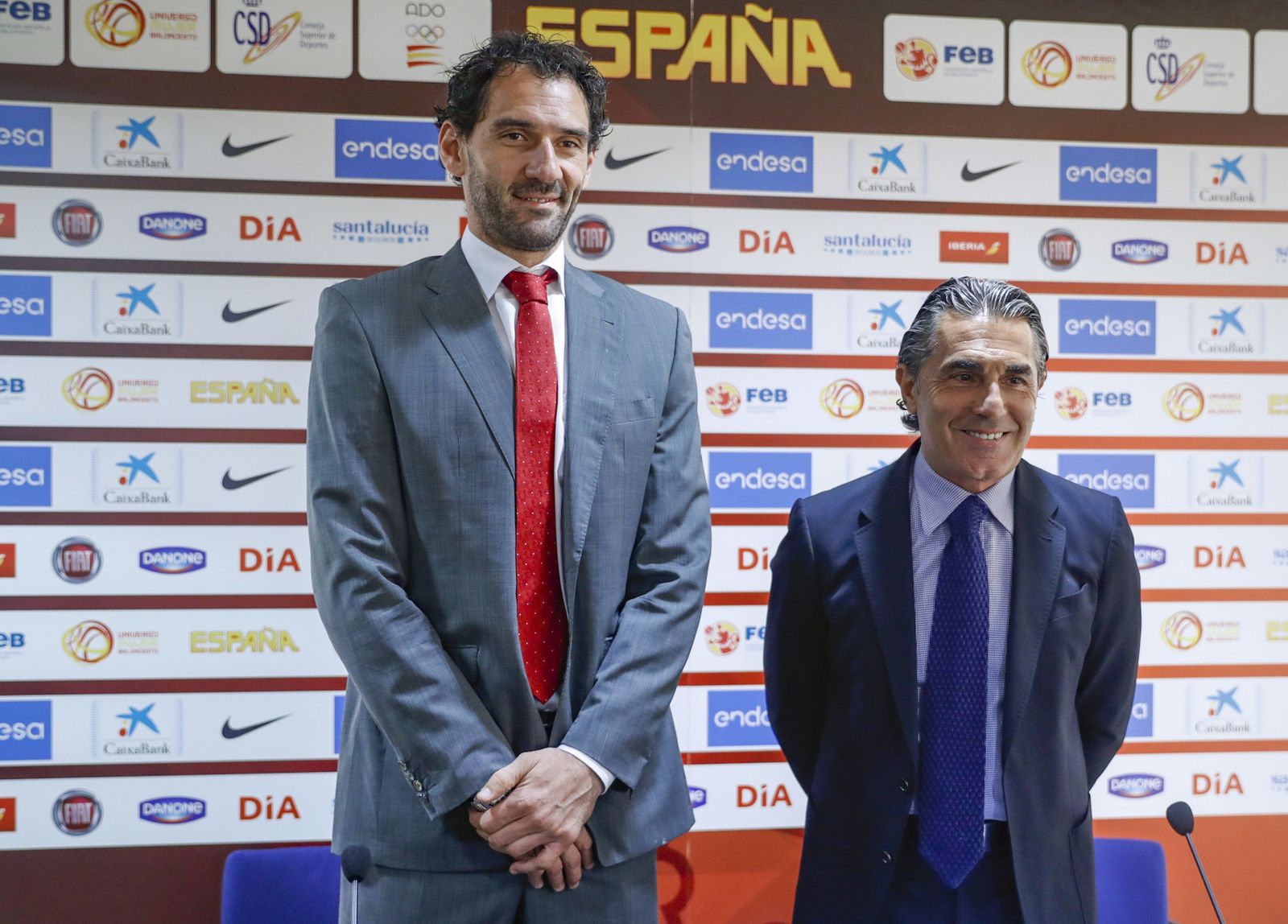 Jorge Garbajosa, presidente de la FEB, y Sergio Scariolo, seleccionador nacional, durante la presentación.
