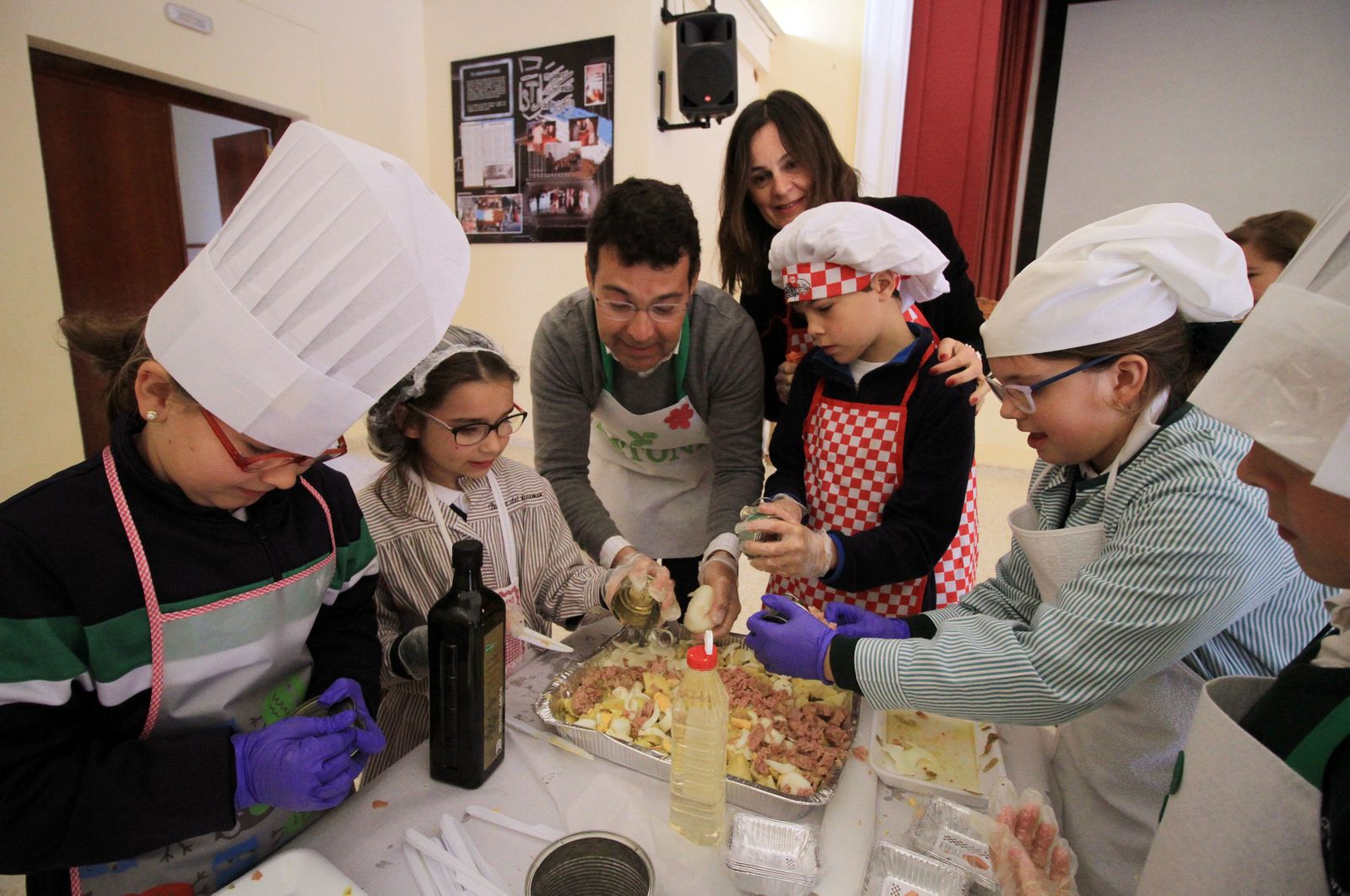 Imágenes del "Masterchef" realizado en las Teresianas con motivo de la celebración del 28-F