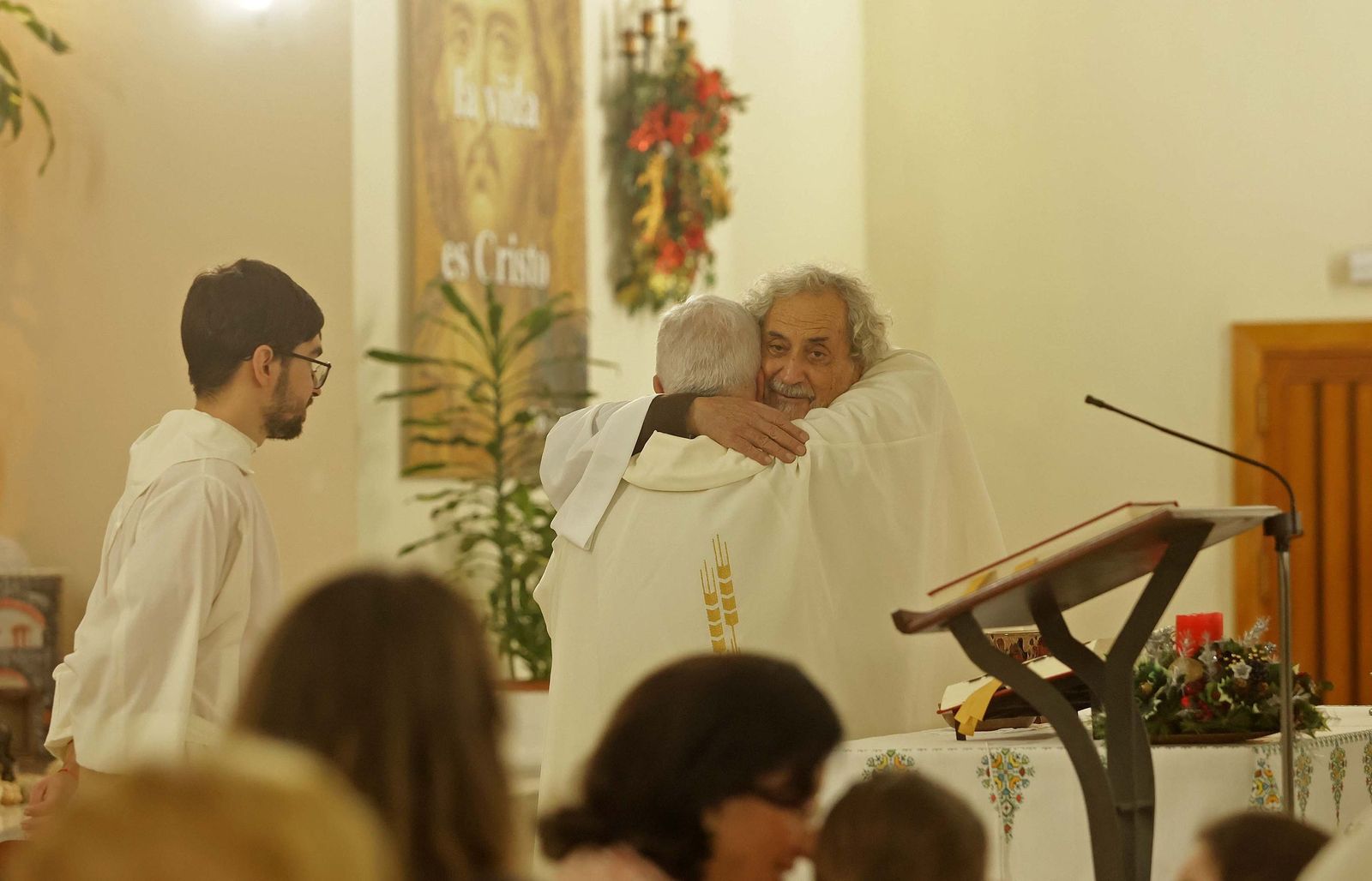 Fotos de la misa conmemorativa de los 50 años de dedicación del padre Pedro a la parroquia y al barrio de La Piñera
