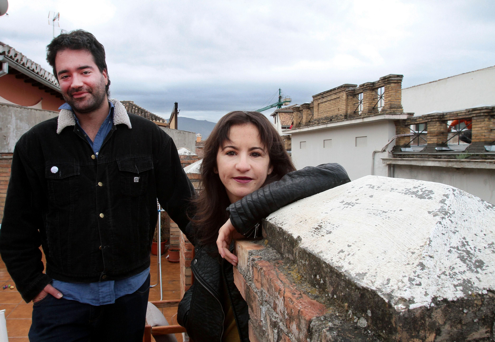 Los poetas Carmen Barranco y Sergio Escribano que participarán esta noche en la Slam.