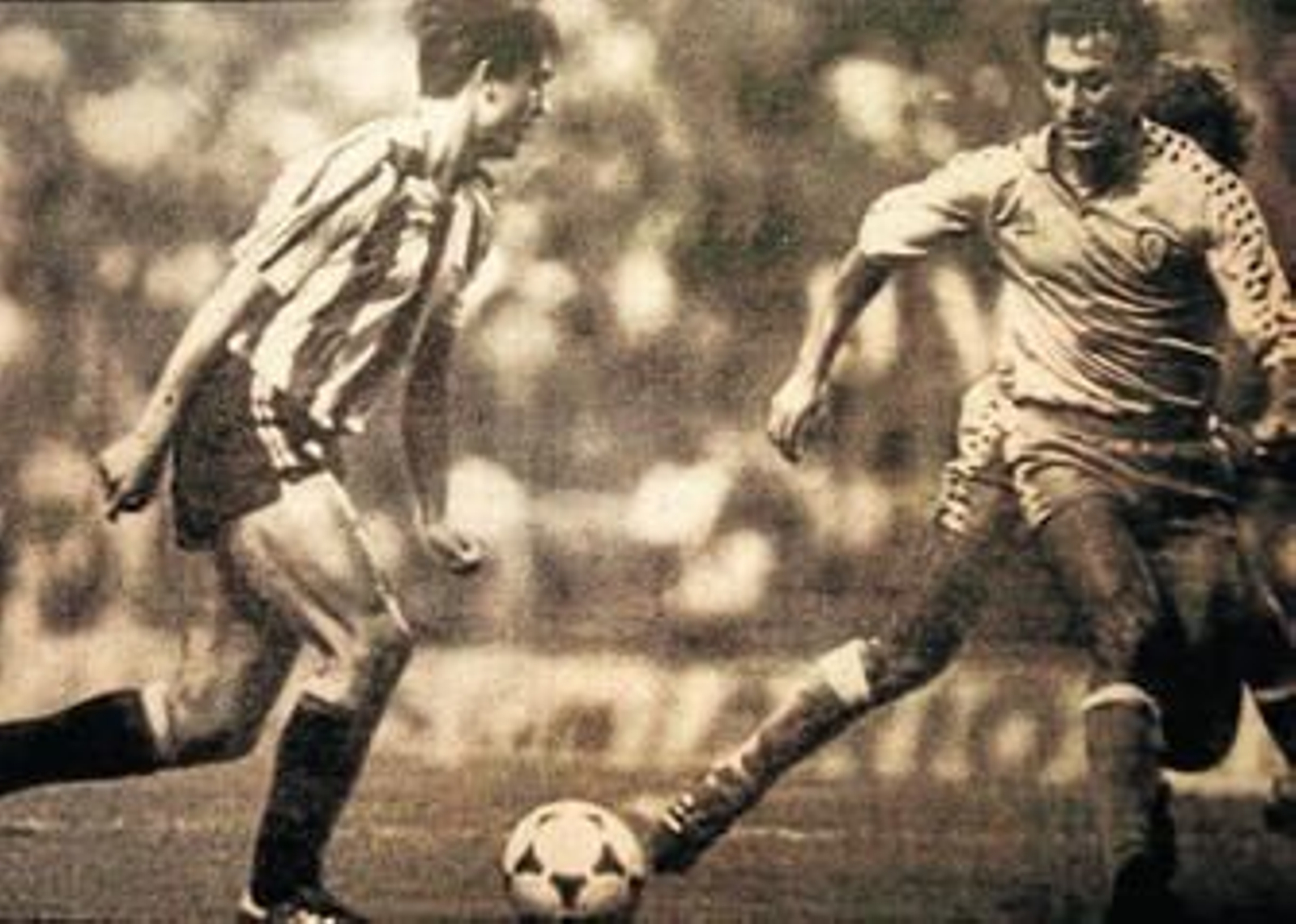 El cadista Padilla (d) intenta cortar un avance bilbaíno en el encuentro jugado en noviembre de 1984.