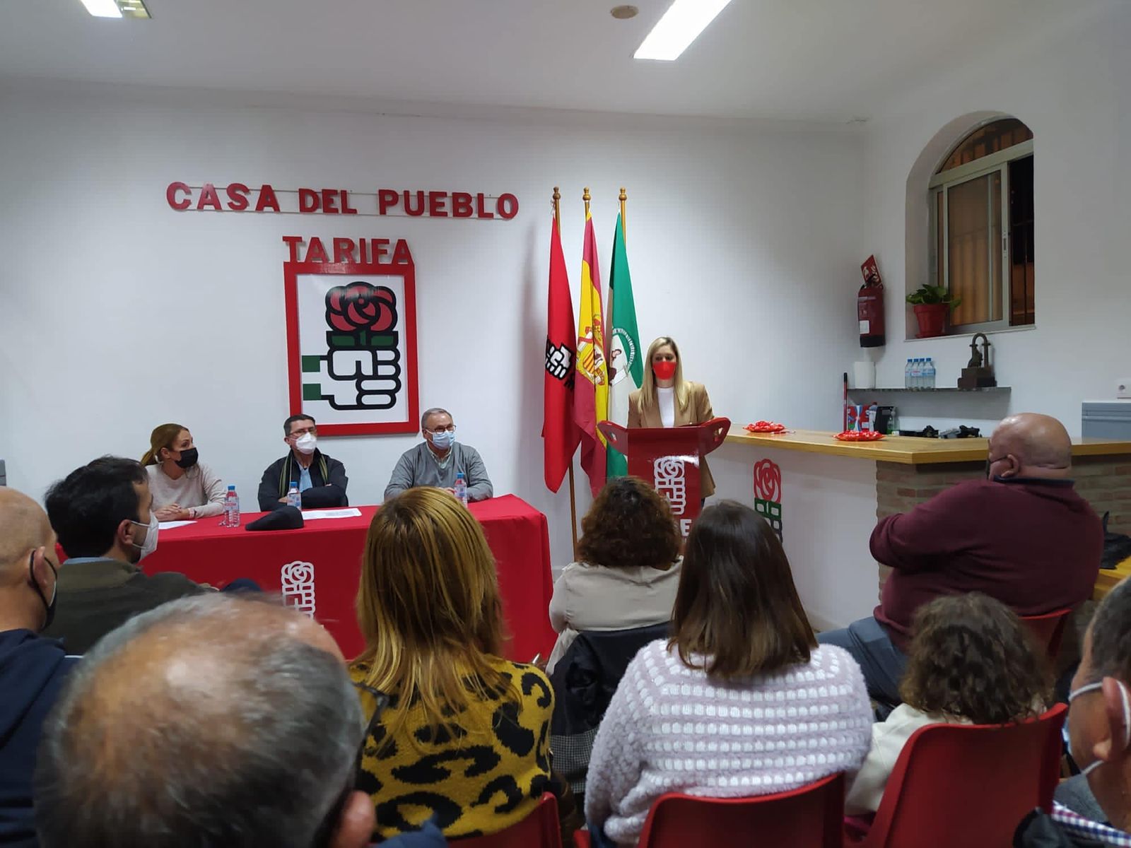 Lucía Trujillo interviene en la asamblea del PSOE de Tarifa.