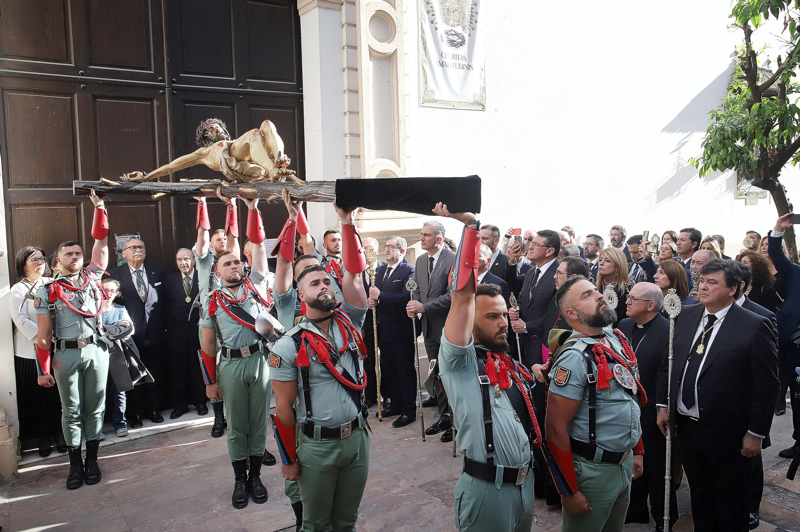 Sábado de Pasión: Imágenes de La Legión con el Cristo de la Vera+Cruz
