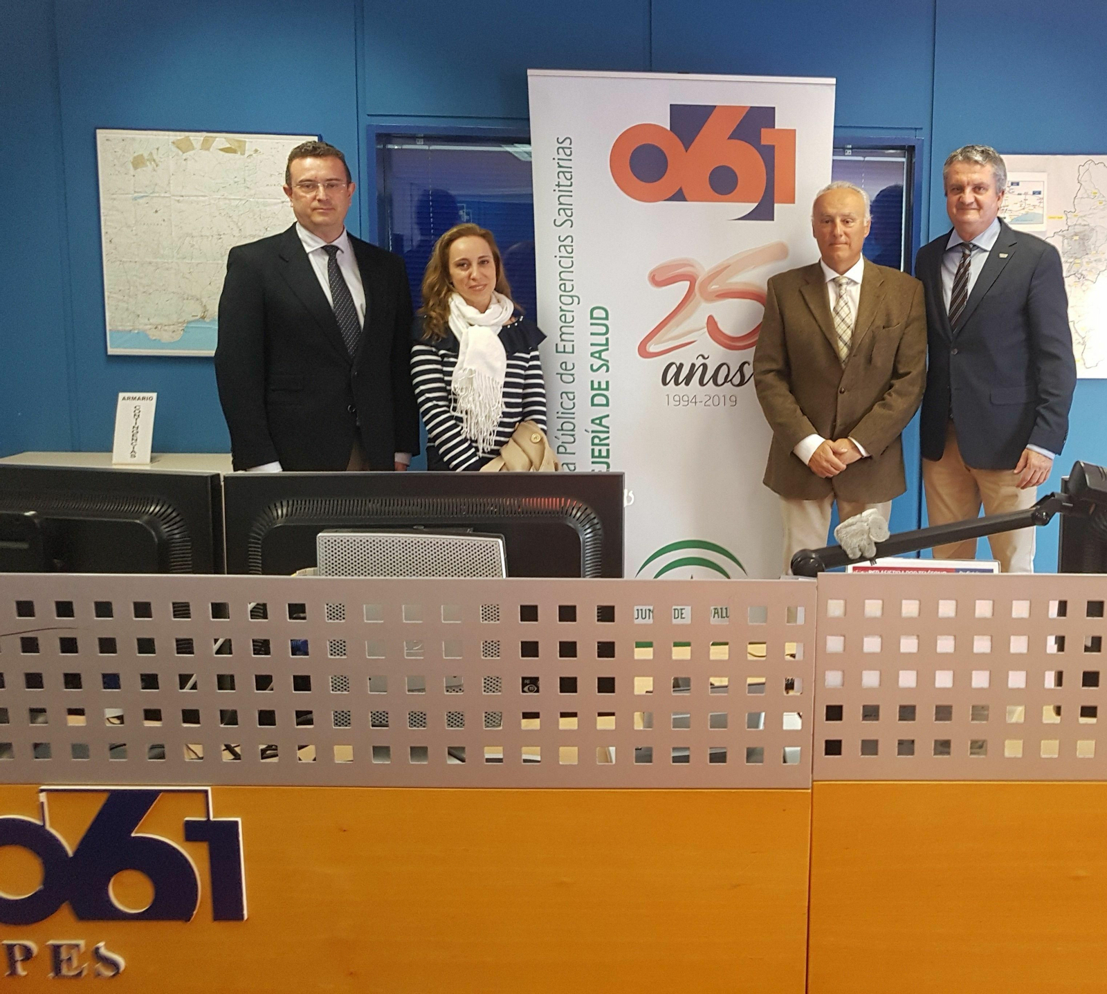 El delegado de Salud y Familias visita el 061 en Almería que atendió a 4.278 pacientes en 2018