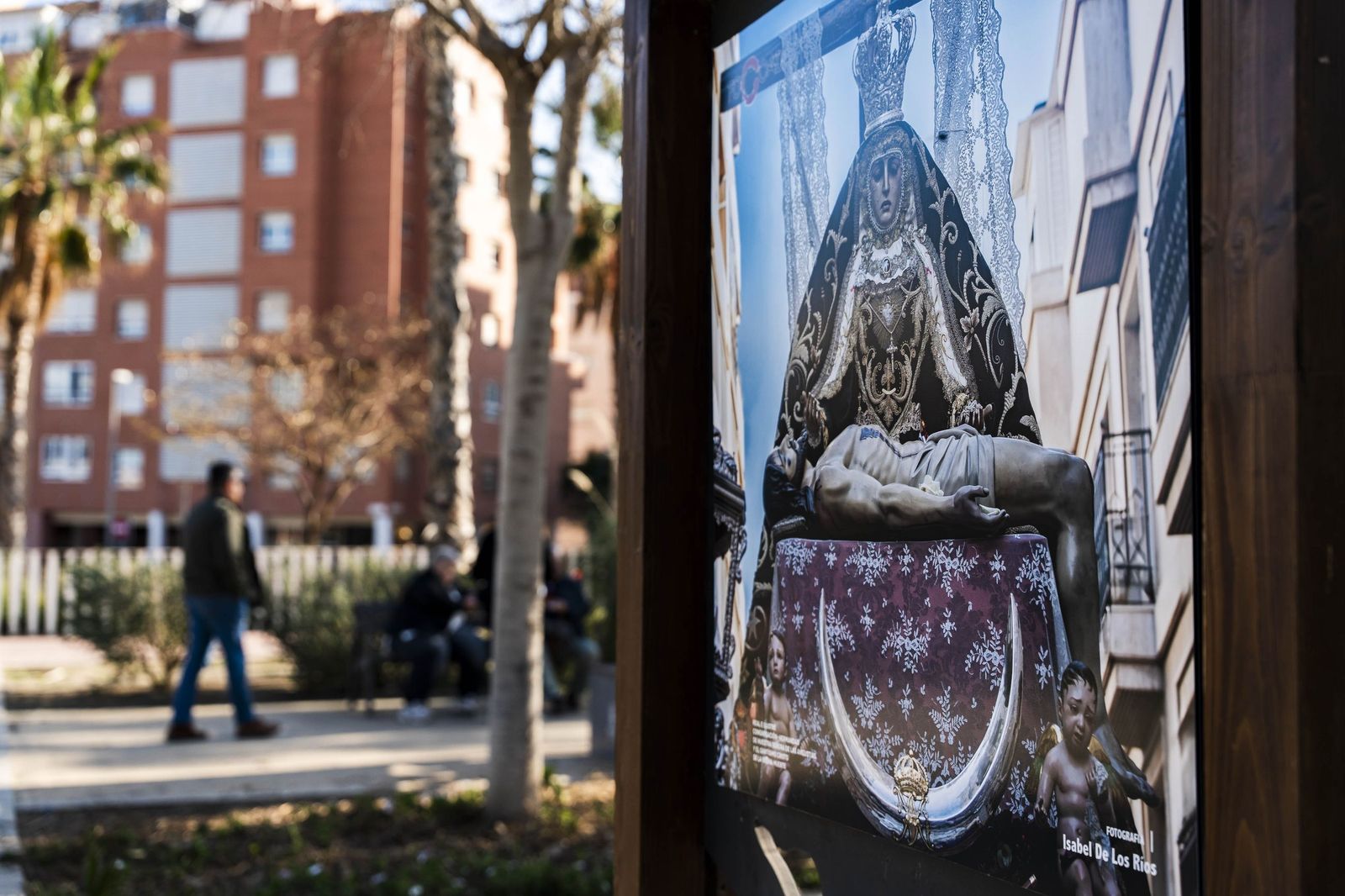 Exposición "La otra mirada" de los Fotógrafos Cofrades de Almería Focoal, en imágenes
