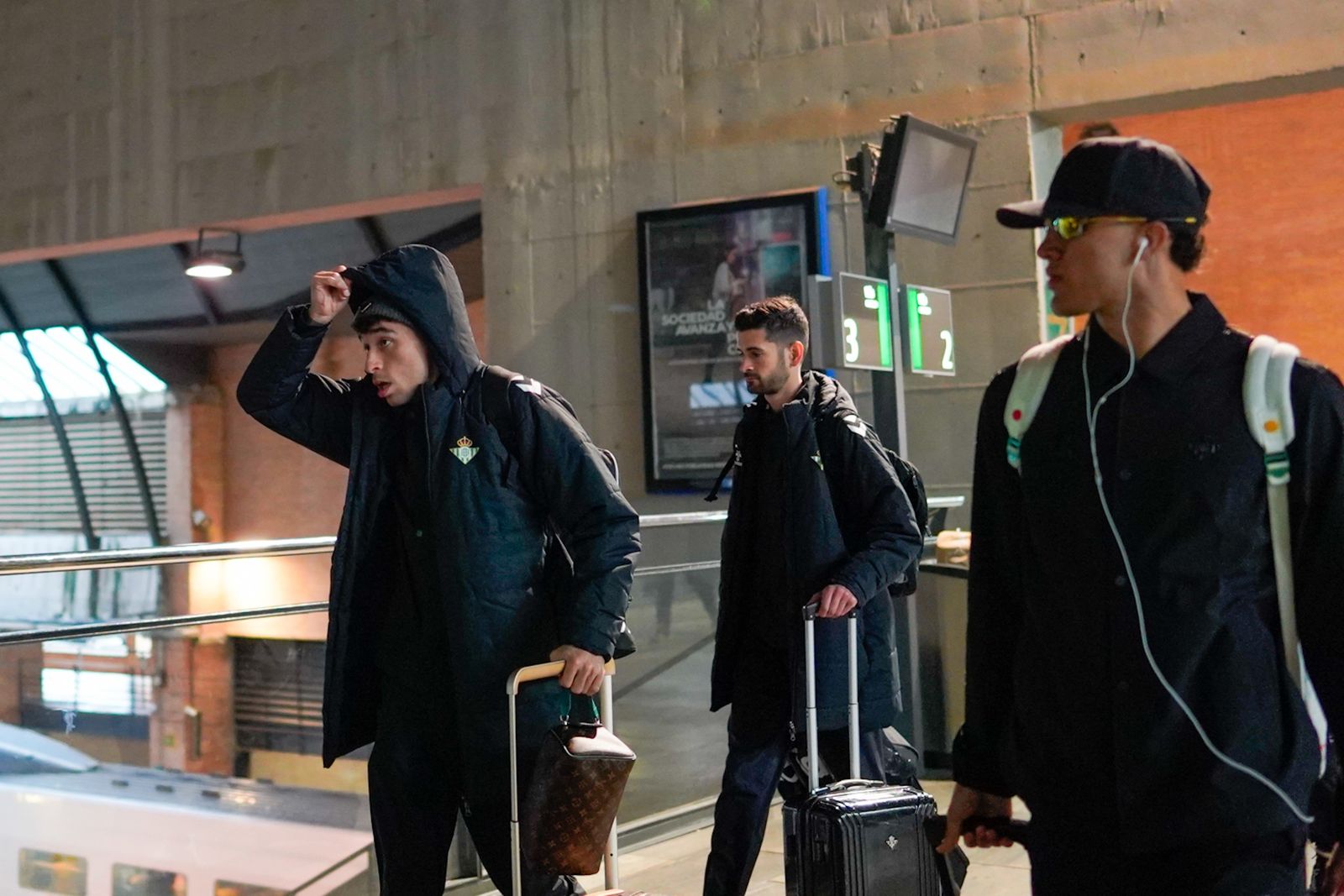 Las fotos de la salida del Betis de Santa Justa a Madrid para el partido en el Bernabéu