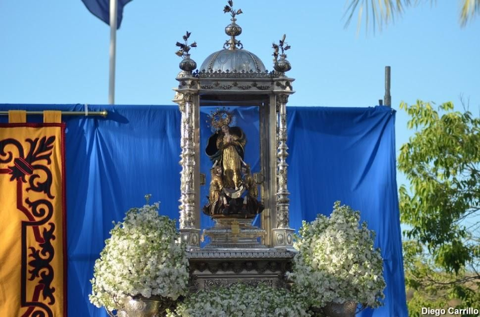 La Virgen del Saliente con el Escudo de Oro de la Villa de Albox