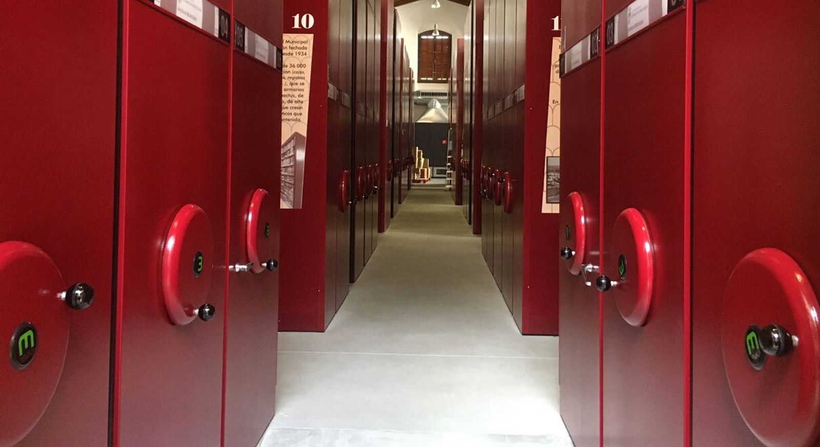 Uno de los archivos municipales donde se conservan los documentos y publicaciones históricas de El Puerto.