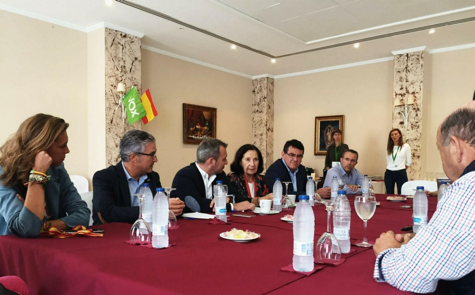 Mazaly Aguilar junto a los candidatos de VOX en Huelva
