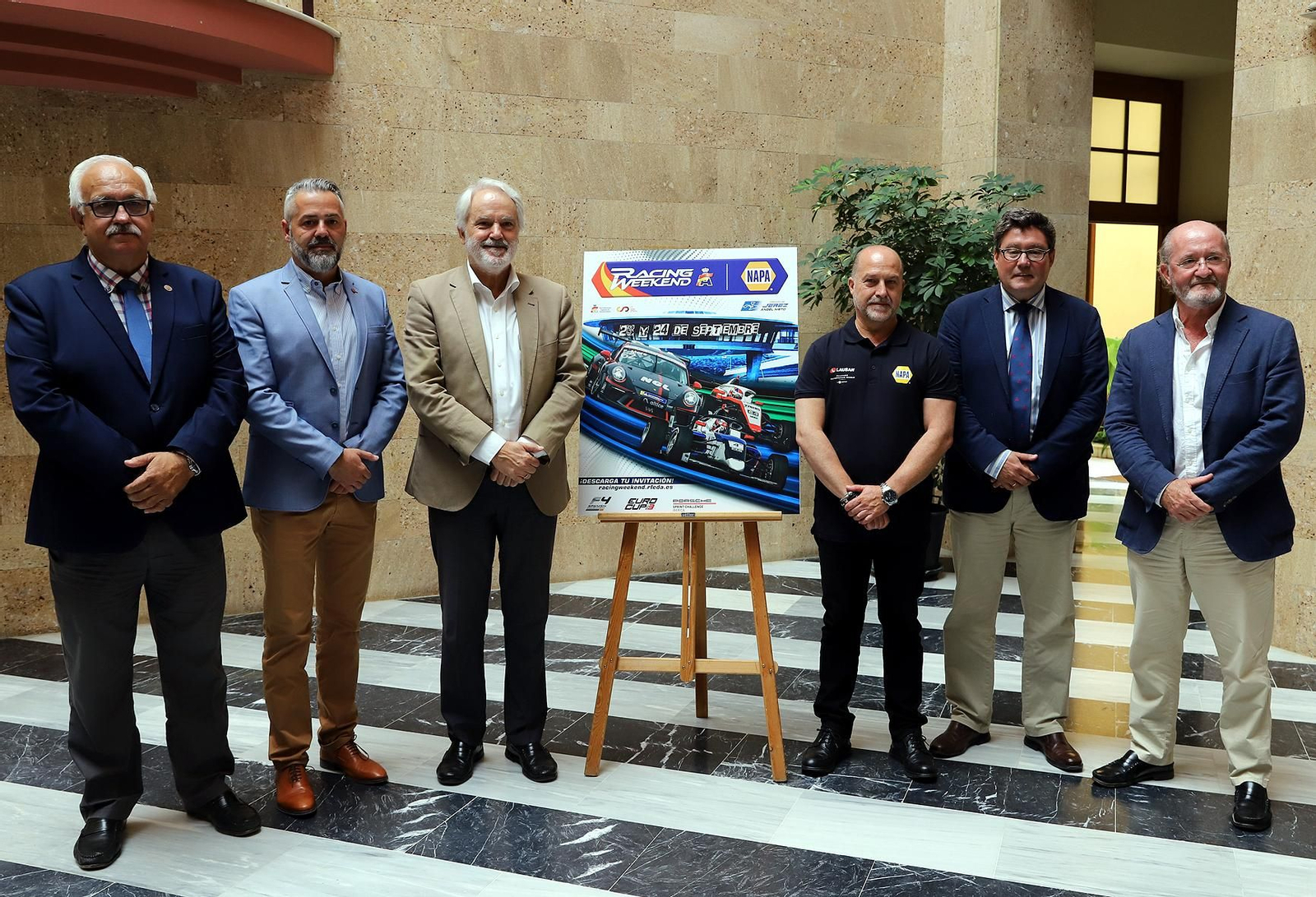 Un momento del acto de presentación del Racing Weekend este jueves en el Ayuntamiento.
