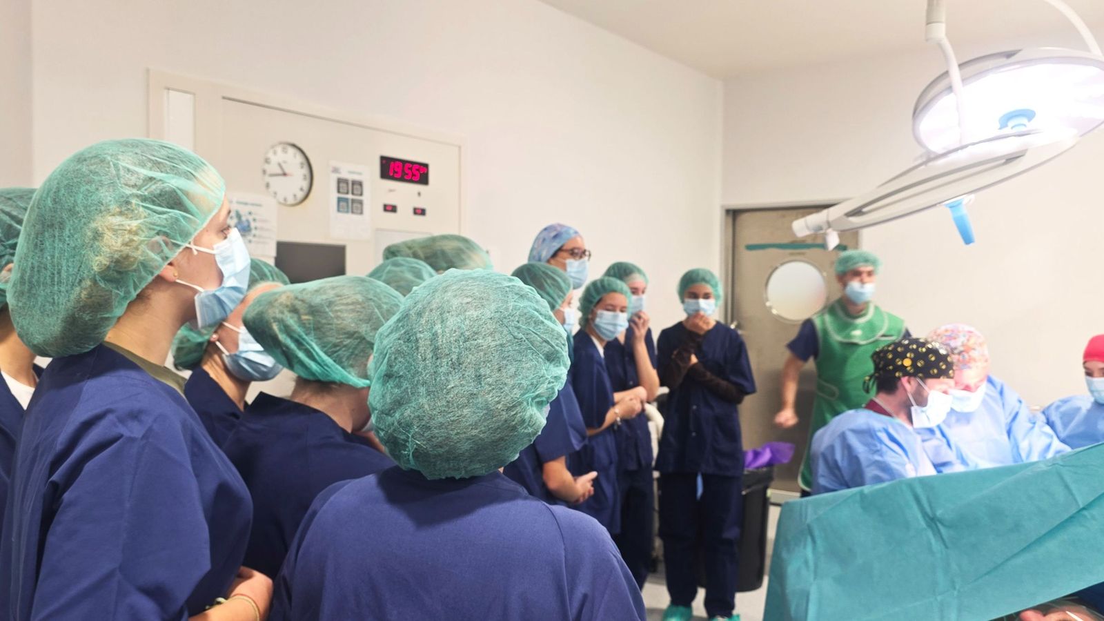 Referentes sanitarias y alumnas de instituto comparten una jornada STEM Talent Girl en Málaga