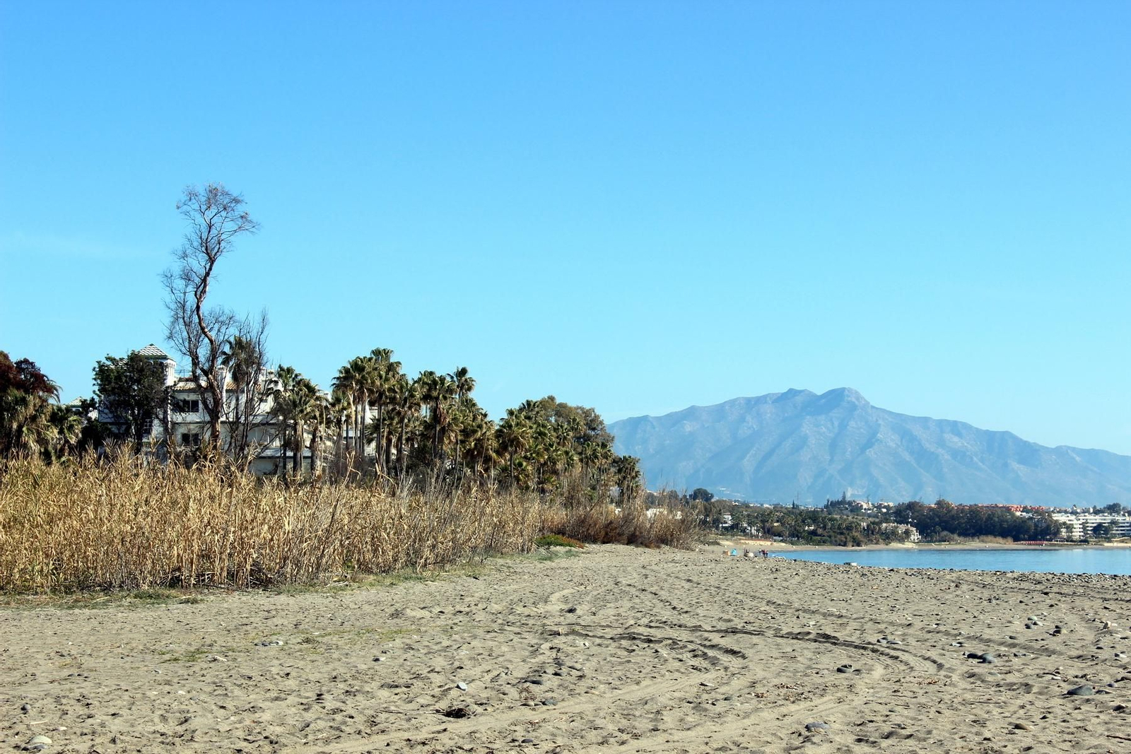 Estepona impulsa un nuevo tramo de la senda litoral.