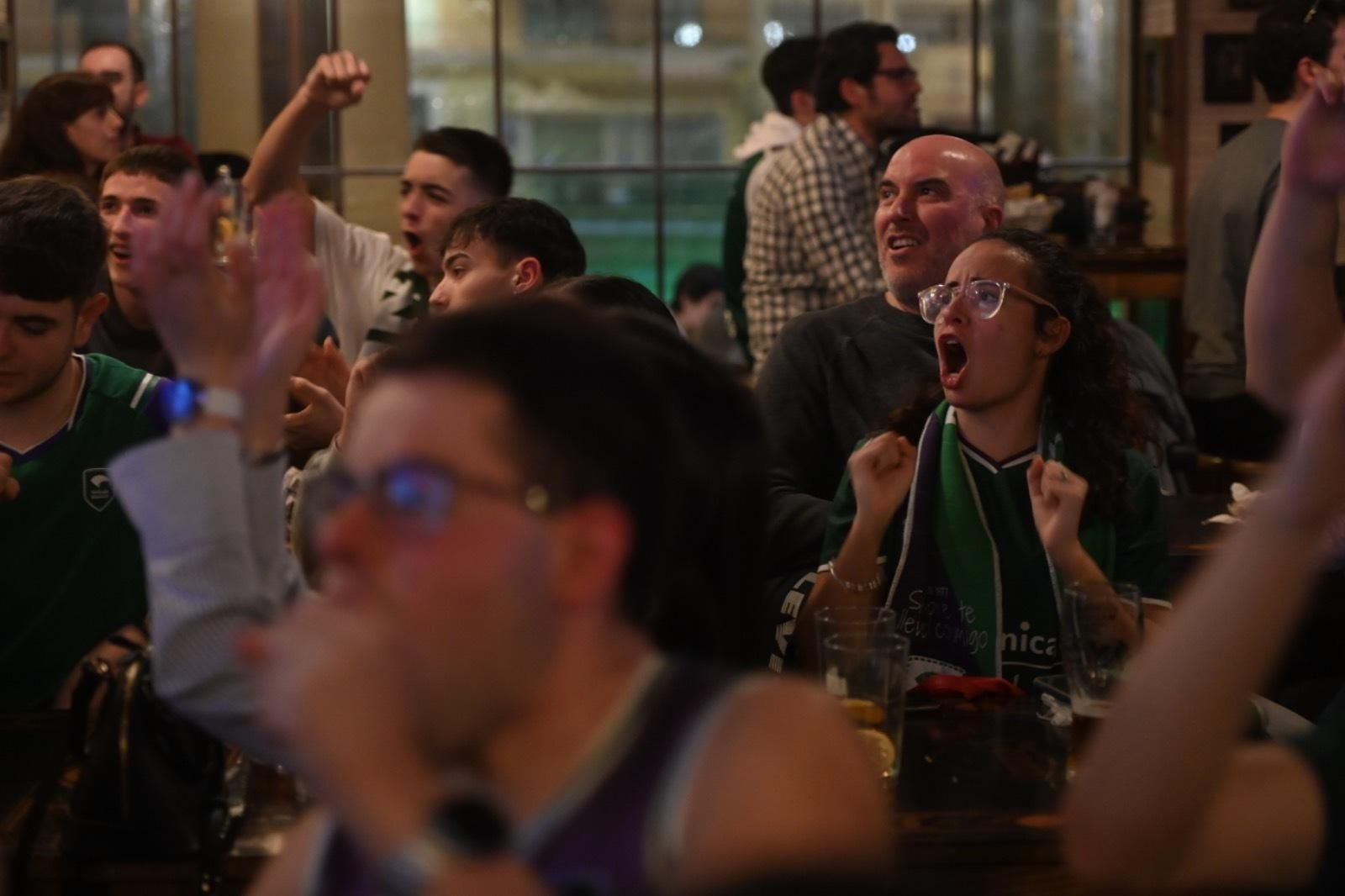 La fiesta del Le Grand Café del Centro con el Unicaja, en imágenes