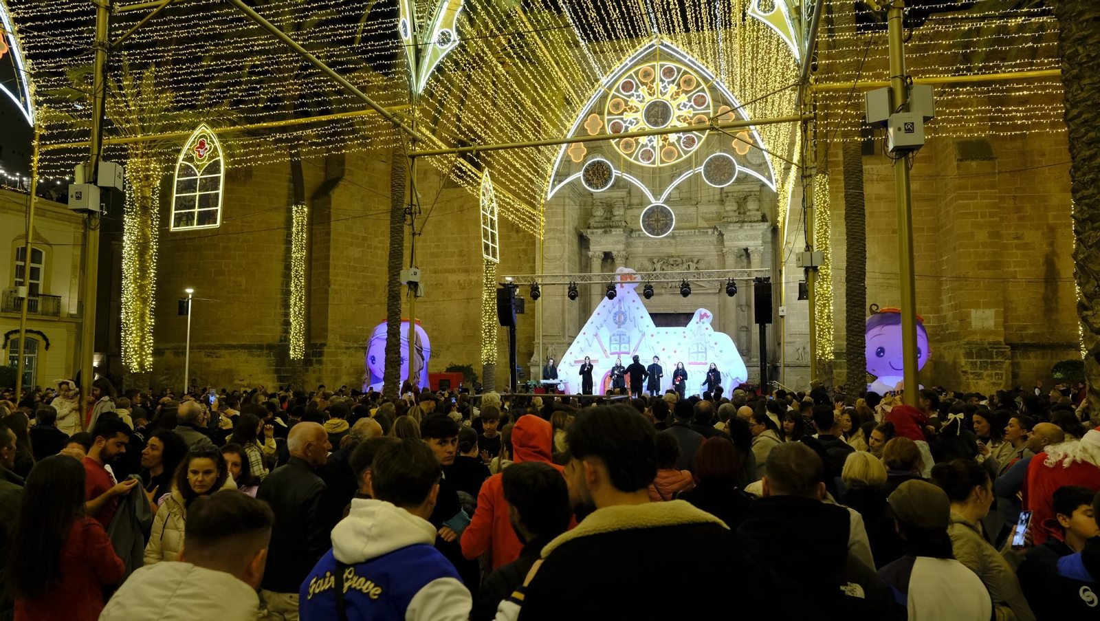 Las mejores imágenes del encendido navideño en Almería
