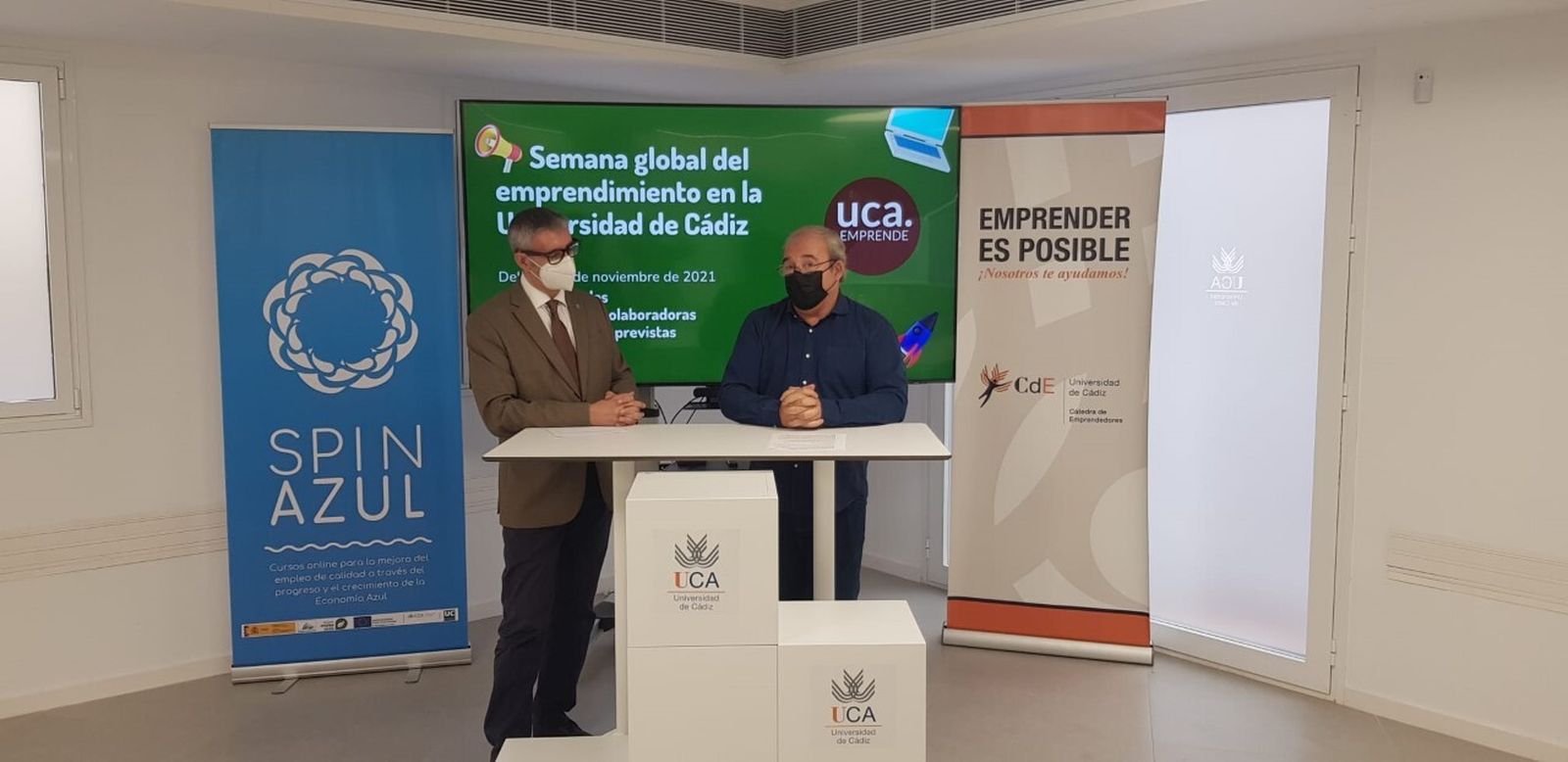 El rector, Francisco Piniella, y el director General 3E de la UCA, José Manuel Sánchez Vázquez.