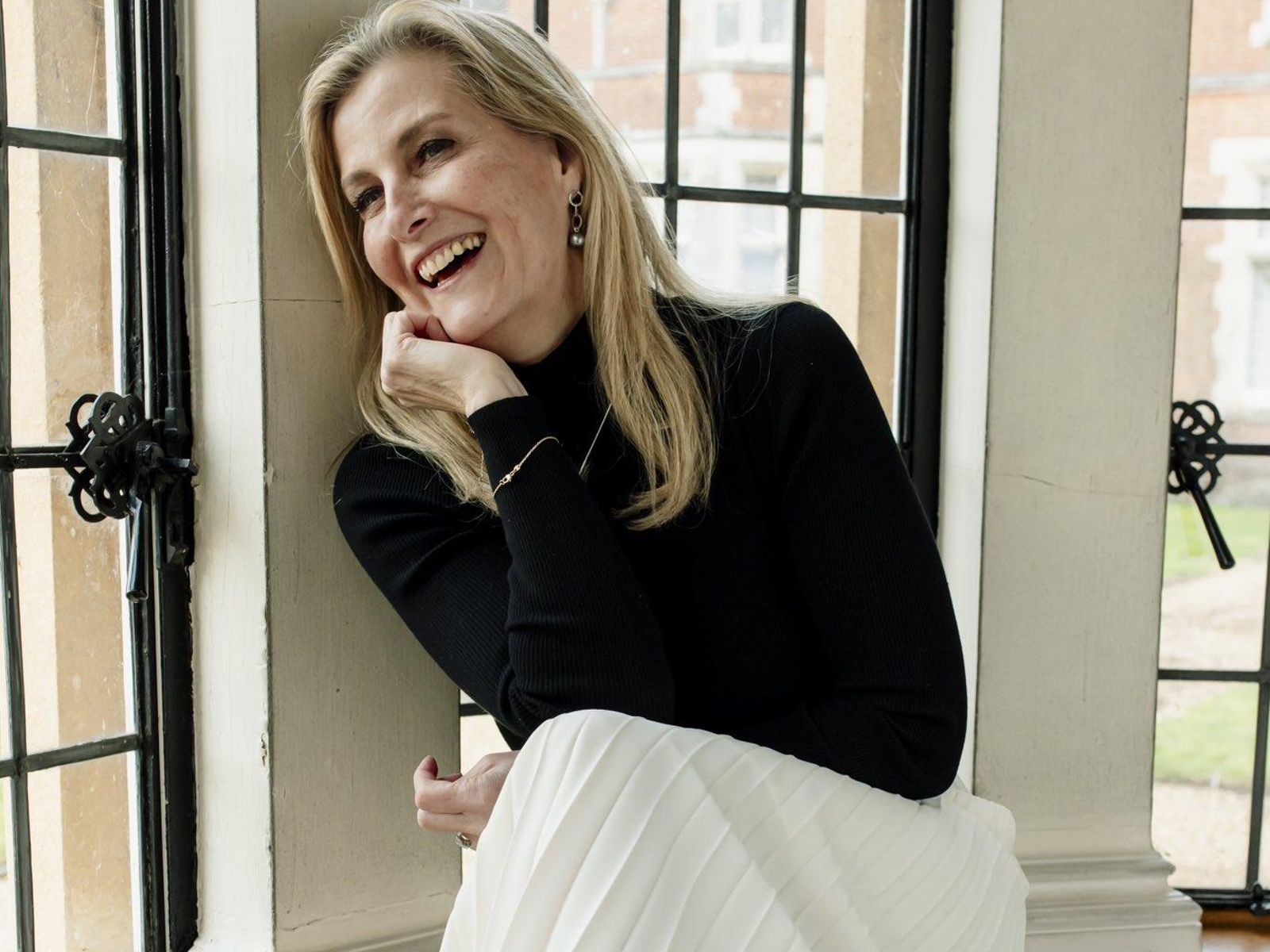 La duquesa de Edimburgo en otro de sus nuevos retratos oficiales