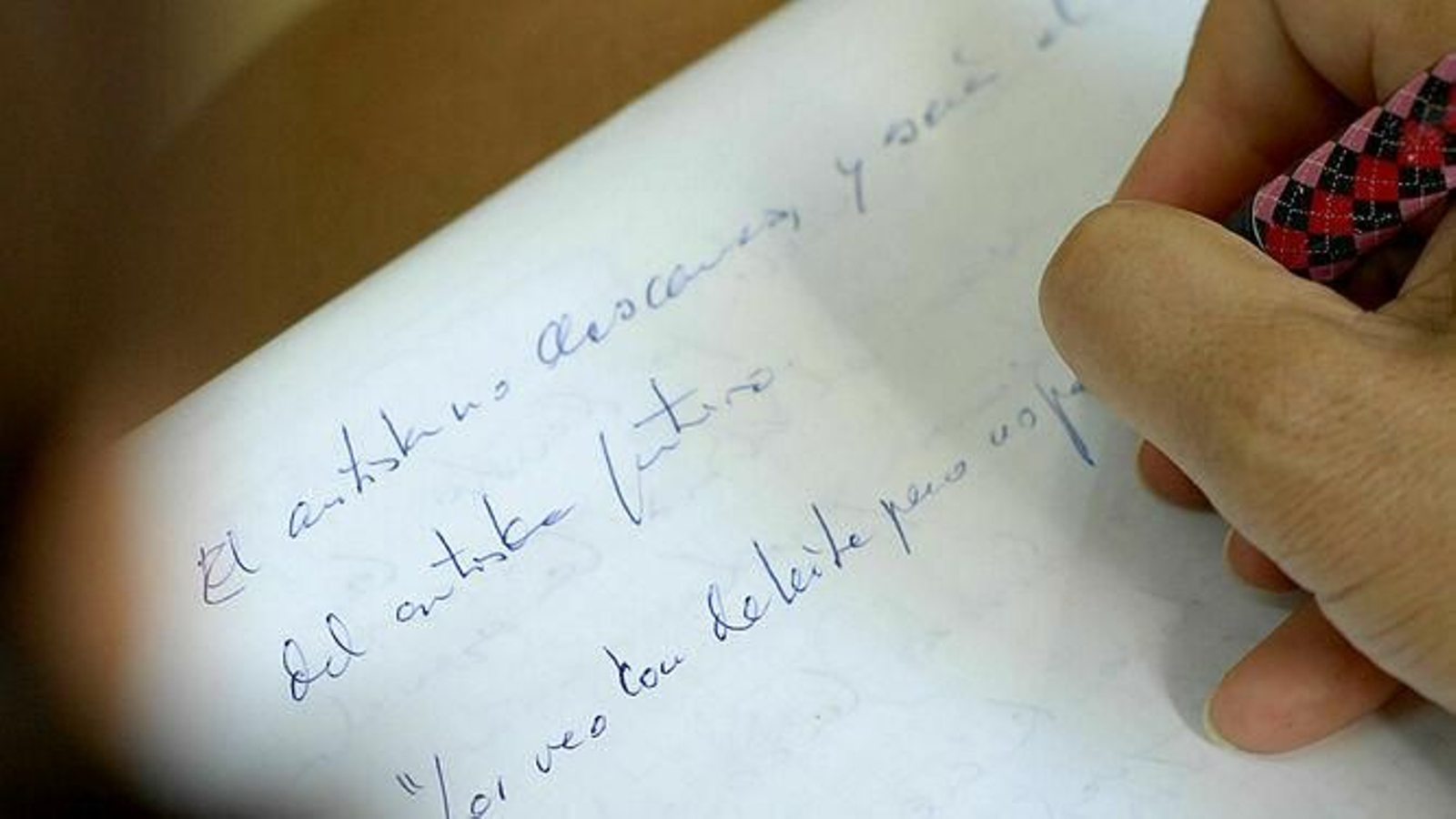 Sesión del Taller de Poesía impartida en el Hospital Virgen Macarena.