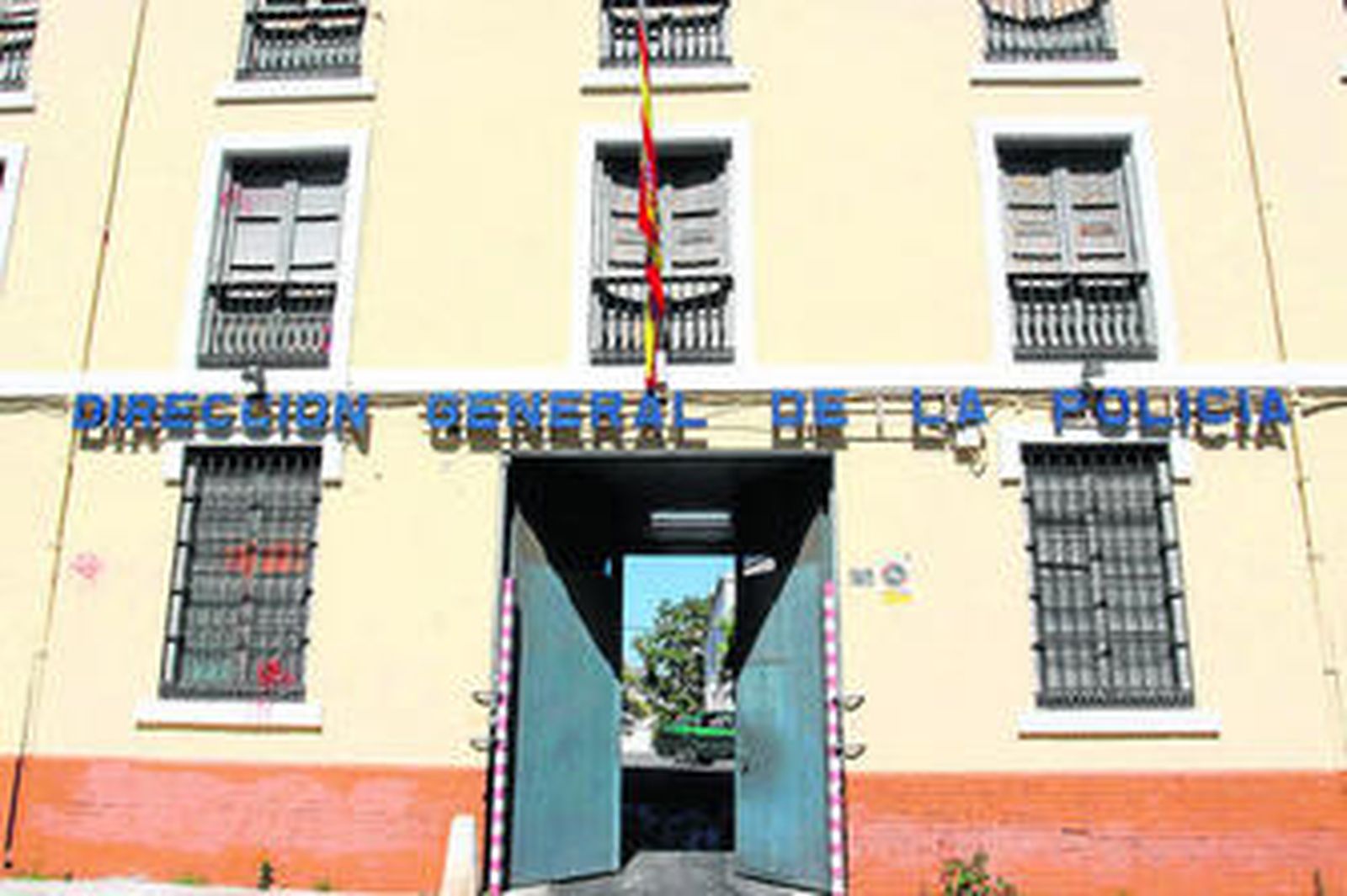 La entrada principal al Centro de Internamiento de Extranjeros.