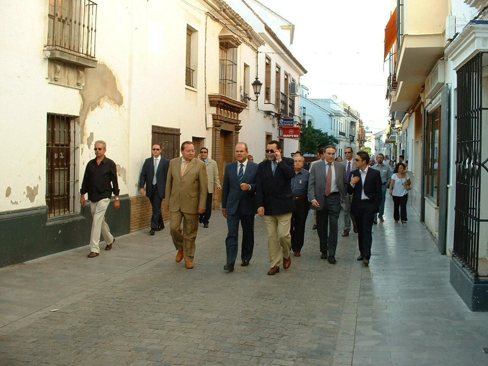 Salvador Blanco, junto al expresidente de la Junta Manuel Chaves, durante una visita de éste a Palma del Río.