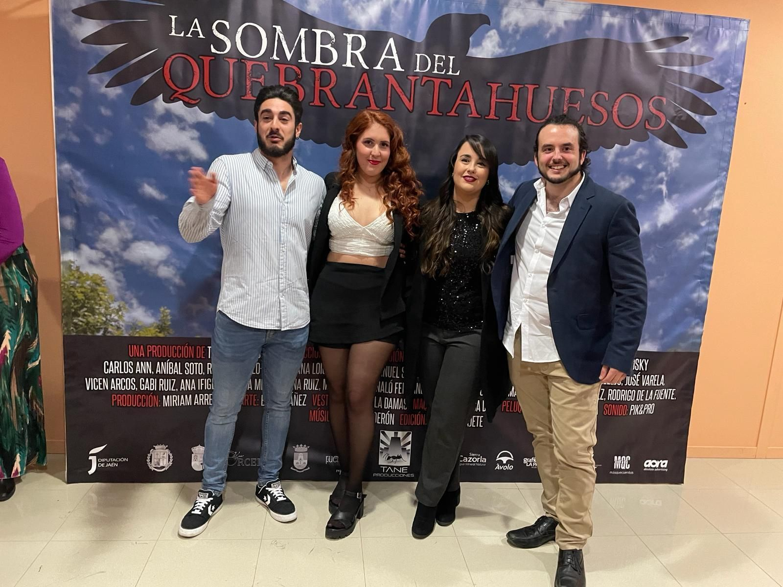La alfombra roja del preestreno nacional, en Hornos, de la película "La sombra del quebrantahuesos"