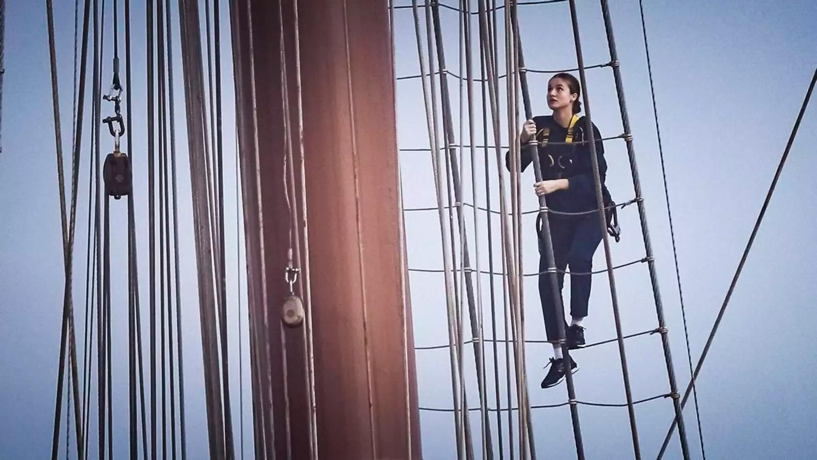 La Princesa subiendo a uno de los palos del 'Elcano' durante su instrucción en el buque escuela, que ahora seguirá en otro buque de la Armada. La Princesa subiendo a uno de los palos del 'Elcano' durante su instrucción en el buque escuela, que ahora seguirá en otro buque de la Armada.