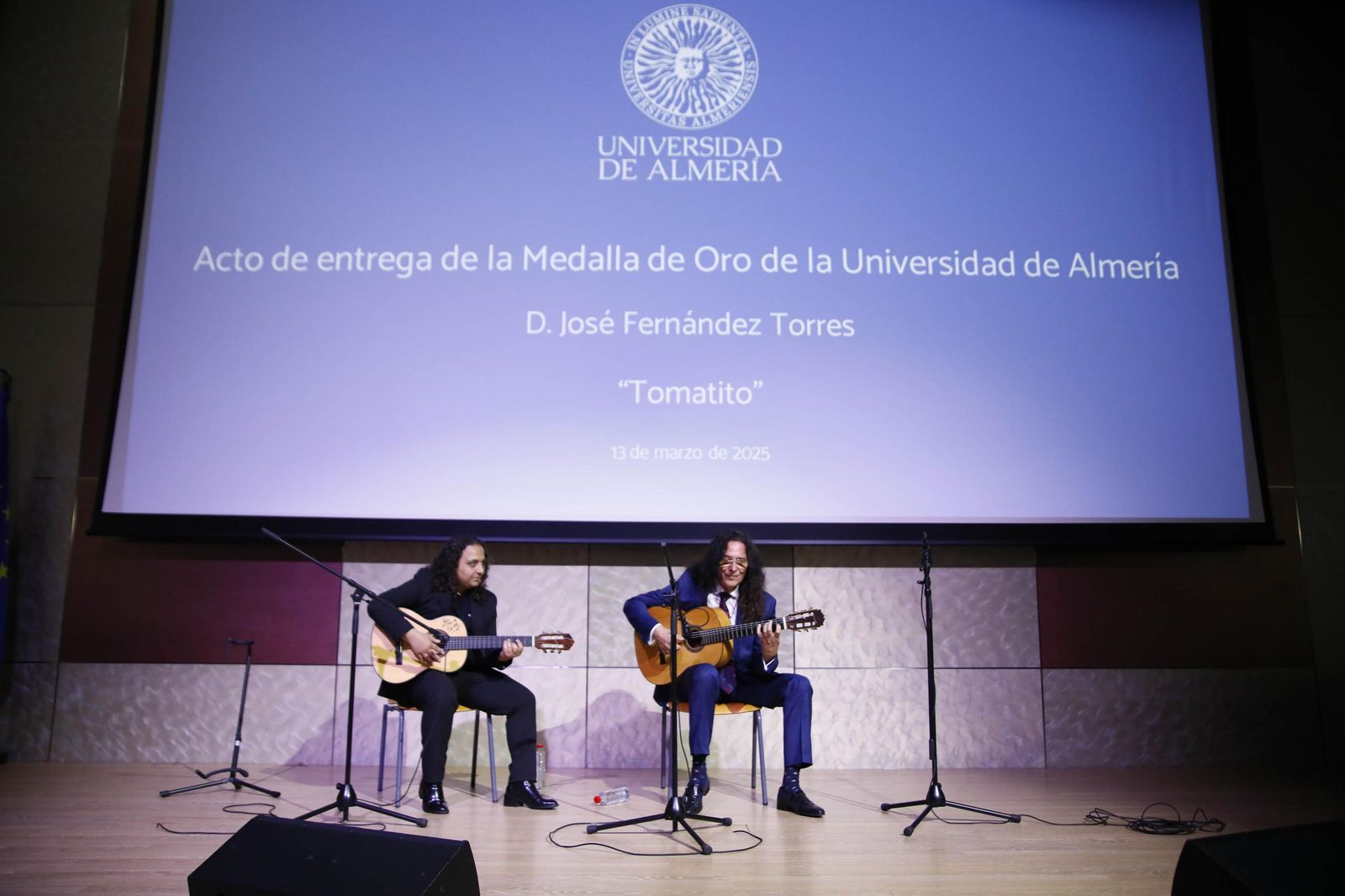 Las imágenes del acto de entrega de la Medalla de Oro a José Fernández Torres Tomatito, en la Universidad de Almería