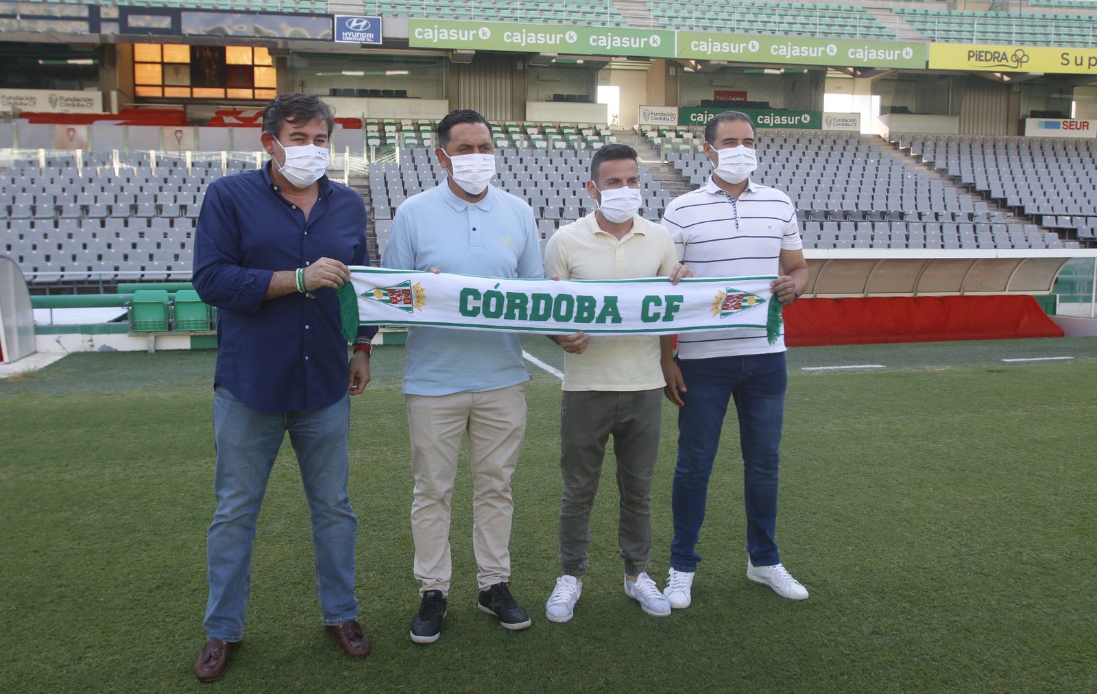 Las fotos de la presentación de Ariel Montenegro como técnico del Córdoba Femenino