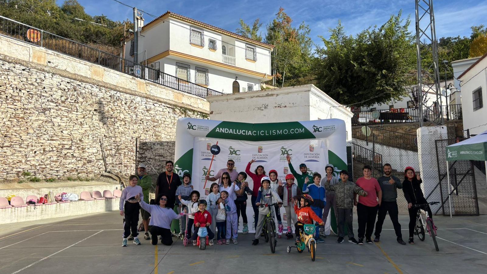 Foto grupal después de uno de los tallares realizados en la provincia almeriense.