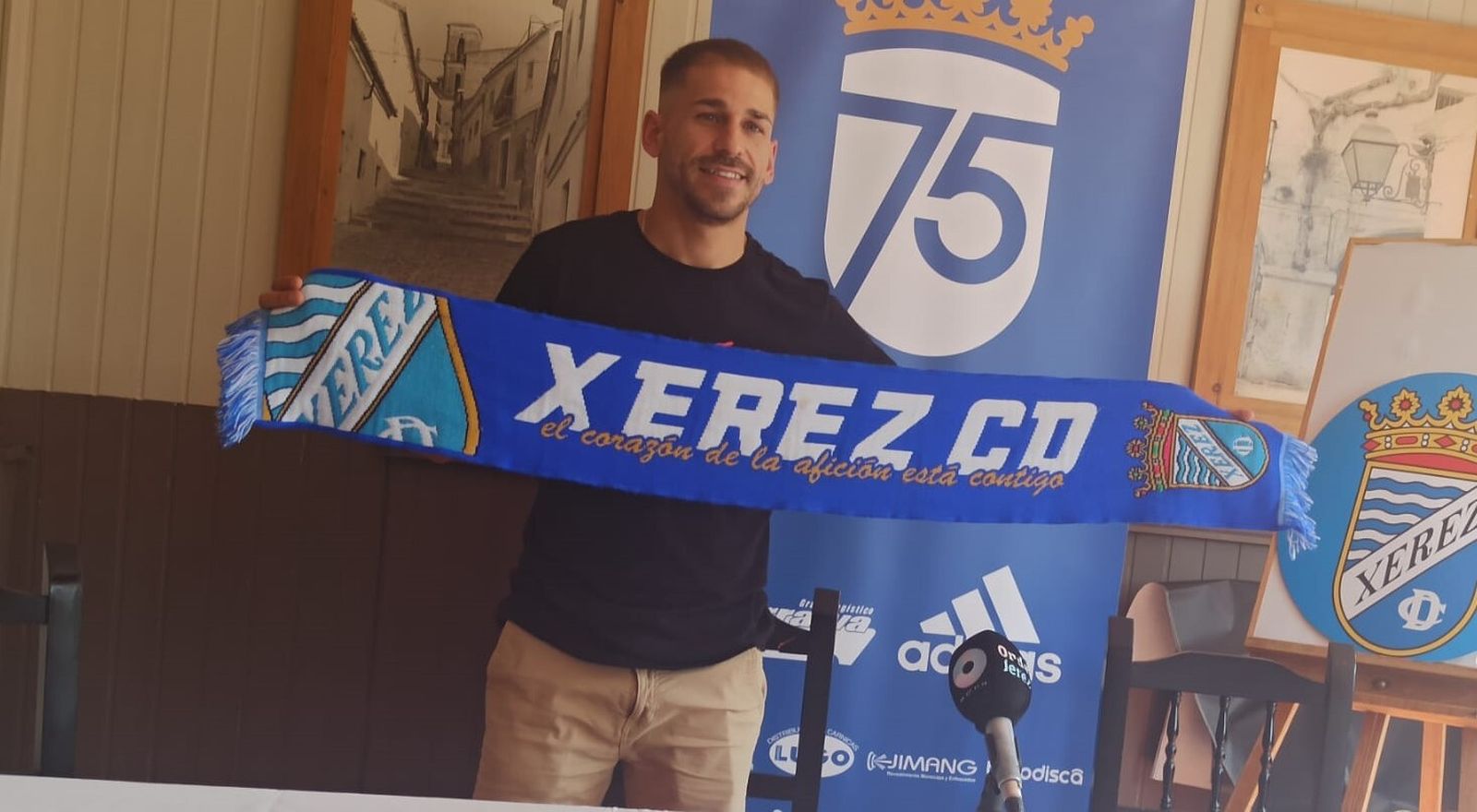 Álvaro Garrido, en su presentación con el Xerez CD.