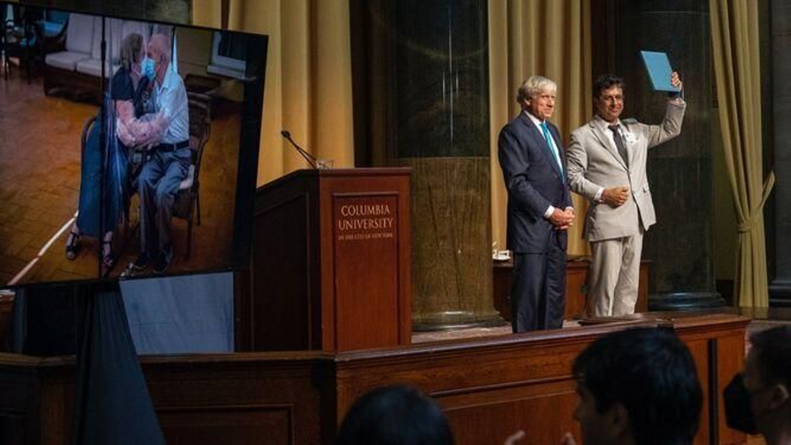 Emilio Morenatti en el momento de recoger su Premio Pulitzer.