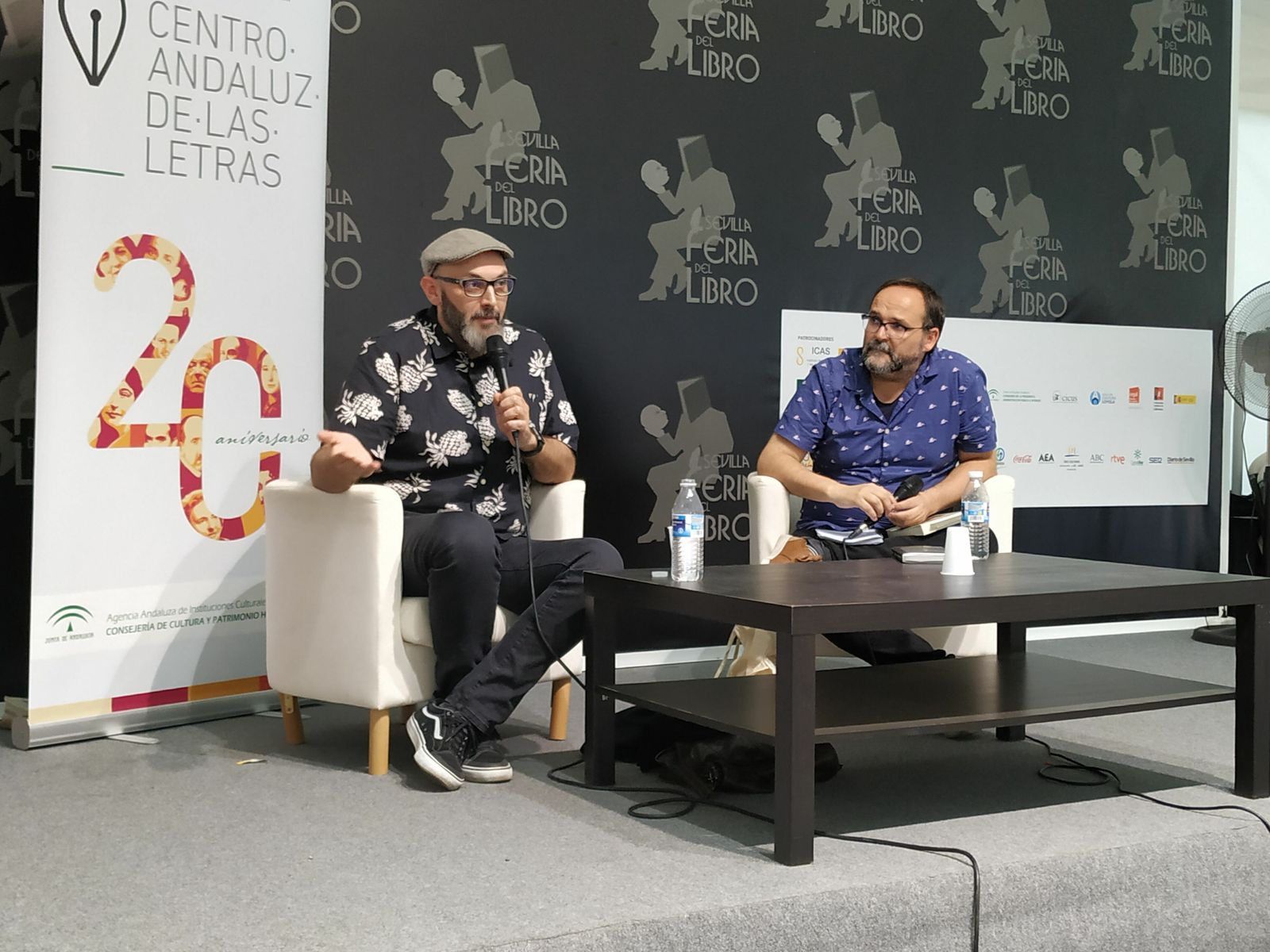Miguel Ángel Hernández en la Pérgola acompañado por Braulio Ortiz Poole.